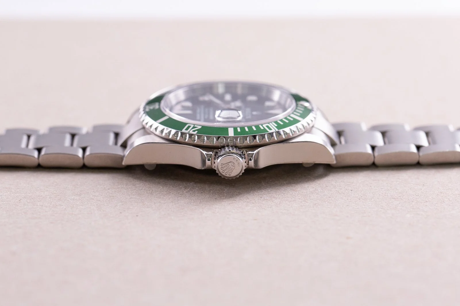 Rolex_16610LV_Submariner_Date_Green_Bezel_NOS_Stickers_Full_Set_2006_8.jpg