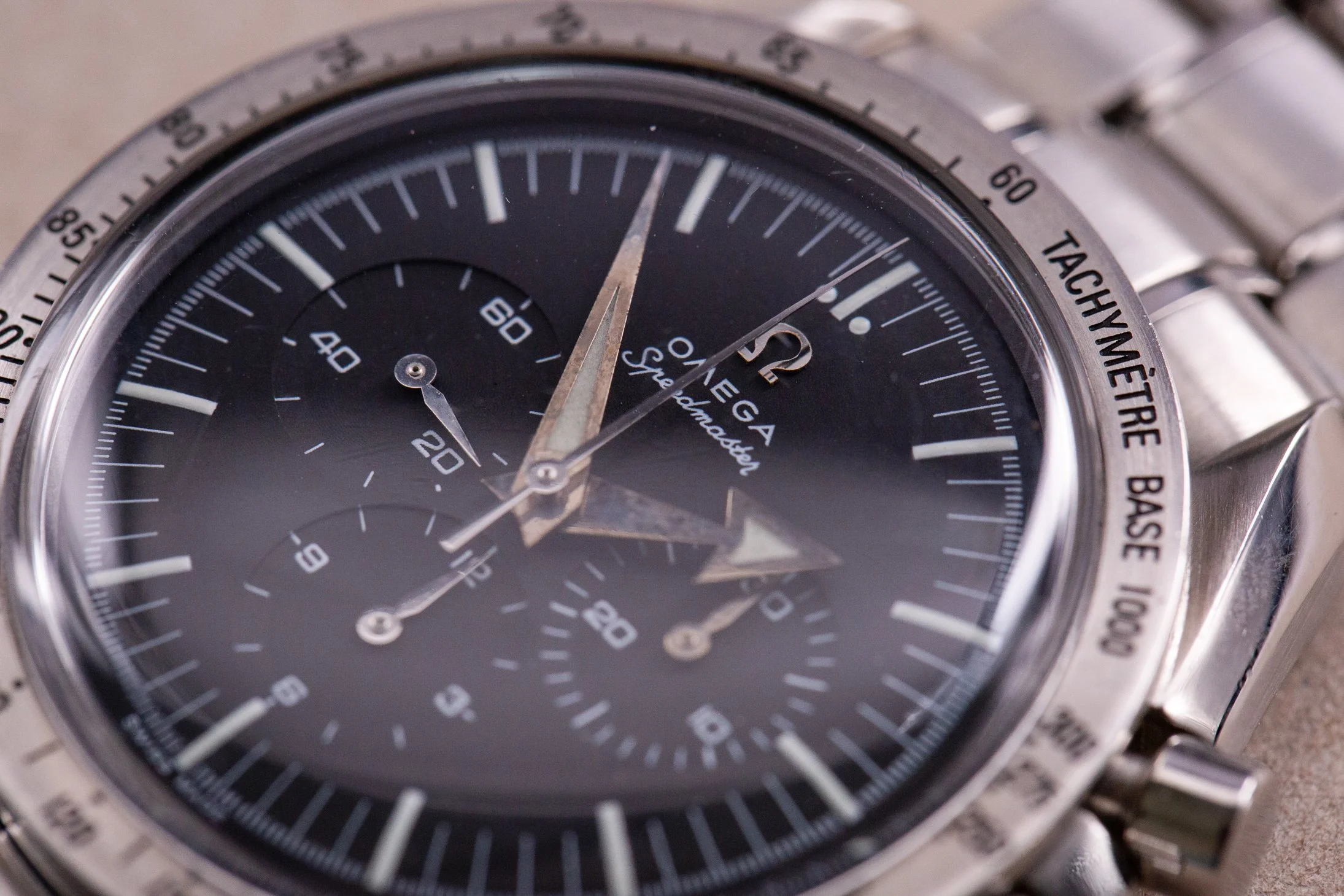 Omega_Speedmaster_Reissue_Moonwatch_Broad_Arrow_57_Box_Card_3594_4-2.jpg