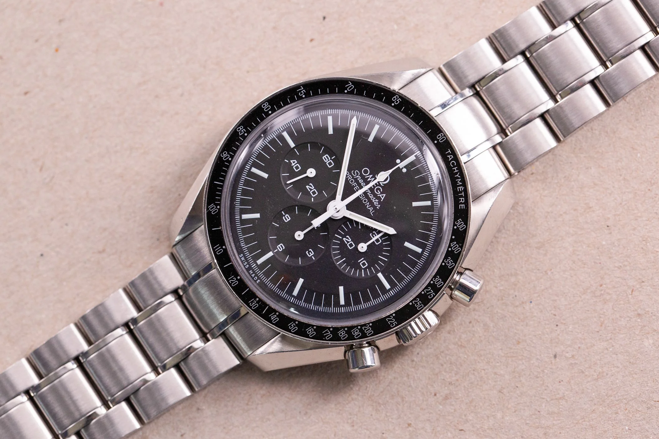 Omega_Speedmaster_Moonwatch_Legendary_NASA_311.30.42.30.01.005_Full_Set_2017_7-2.jpg
