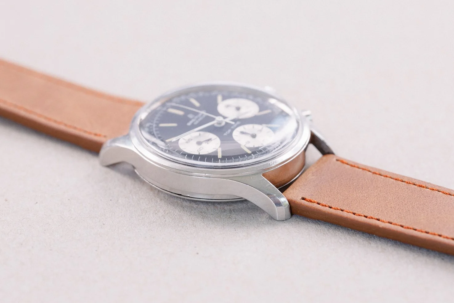Breiting_810_Top_Time_Mk1_Chronograph_Reverse_Panda_Vintage_1966_Tan_4-2.jpg