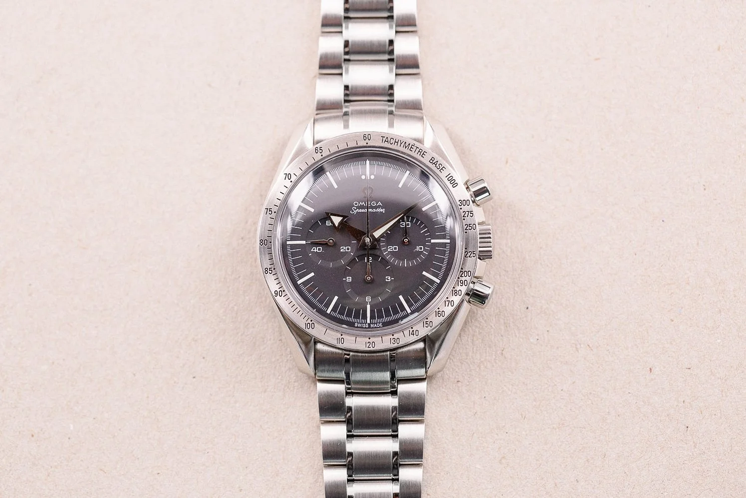 Omega_Speedmaster_ReIssue_1957_Broad_Arrow_Box_Papers_1997_1-2.jpg