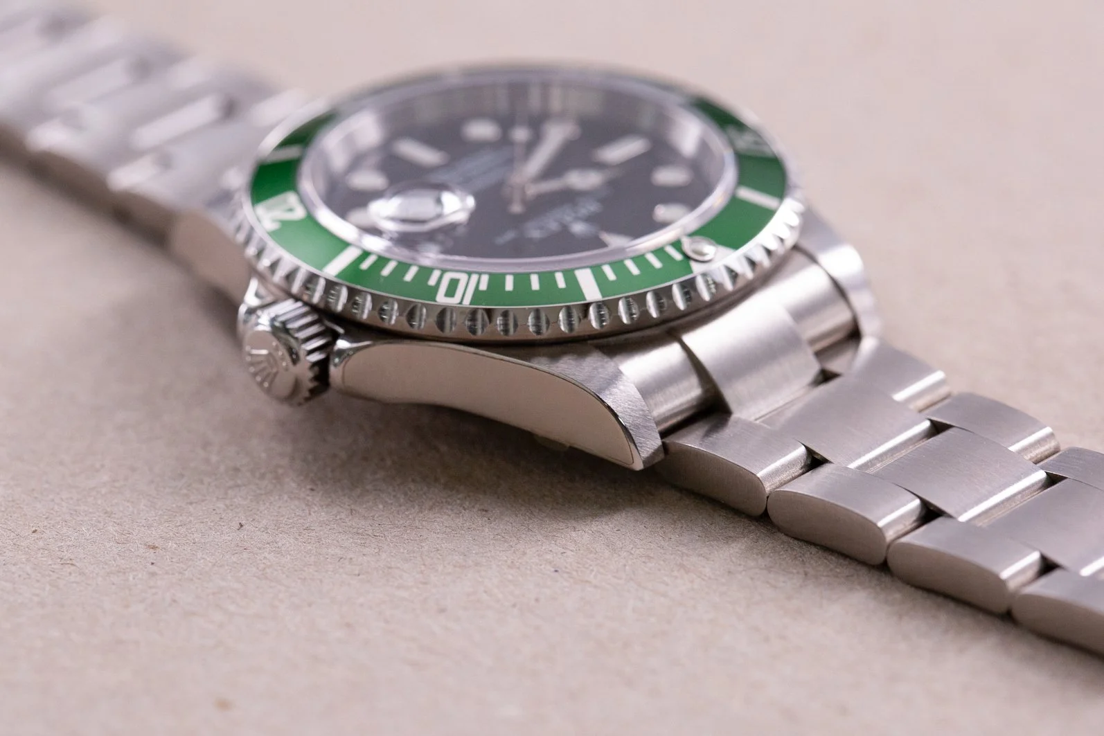 Rolex_16610LV_Submariner_Date_Green_Bezel_NOS_Stickers_Full_Set_2006_7.jpg