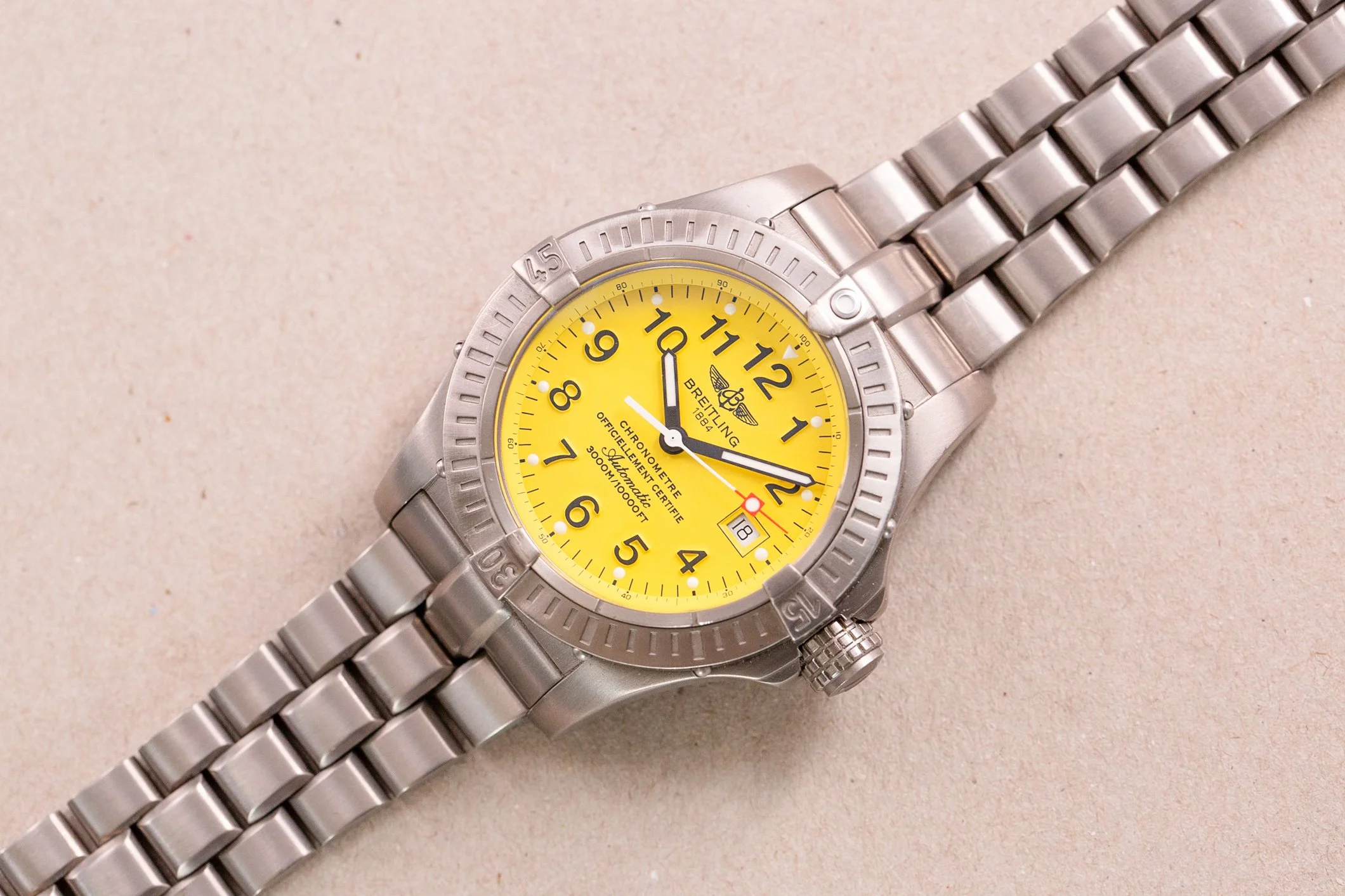 Breitling_Avenger_Seawolf_Yellow_Titanium_E17370_Full_Set_2003_4-2.jpg
