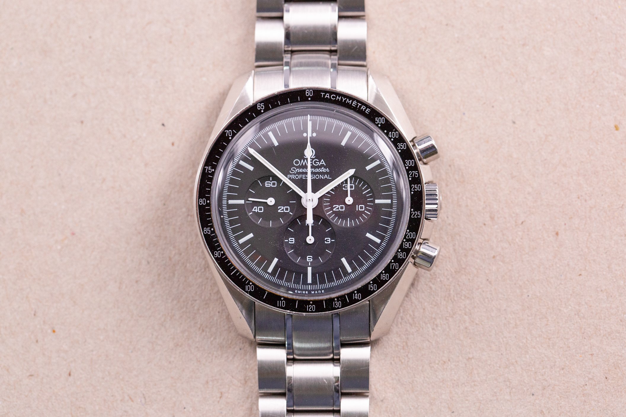Omega_Speedmaster_Moonwatch_Legendary_NASA_311.30.42.30.01.005_Full_Set_2017_3-2.jpg