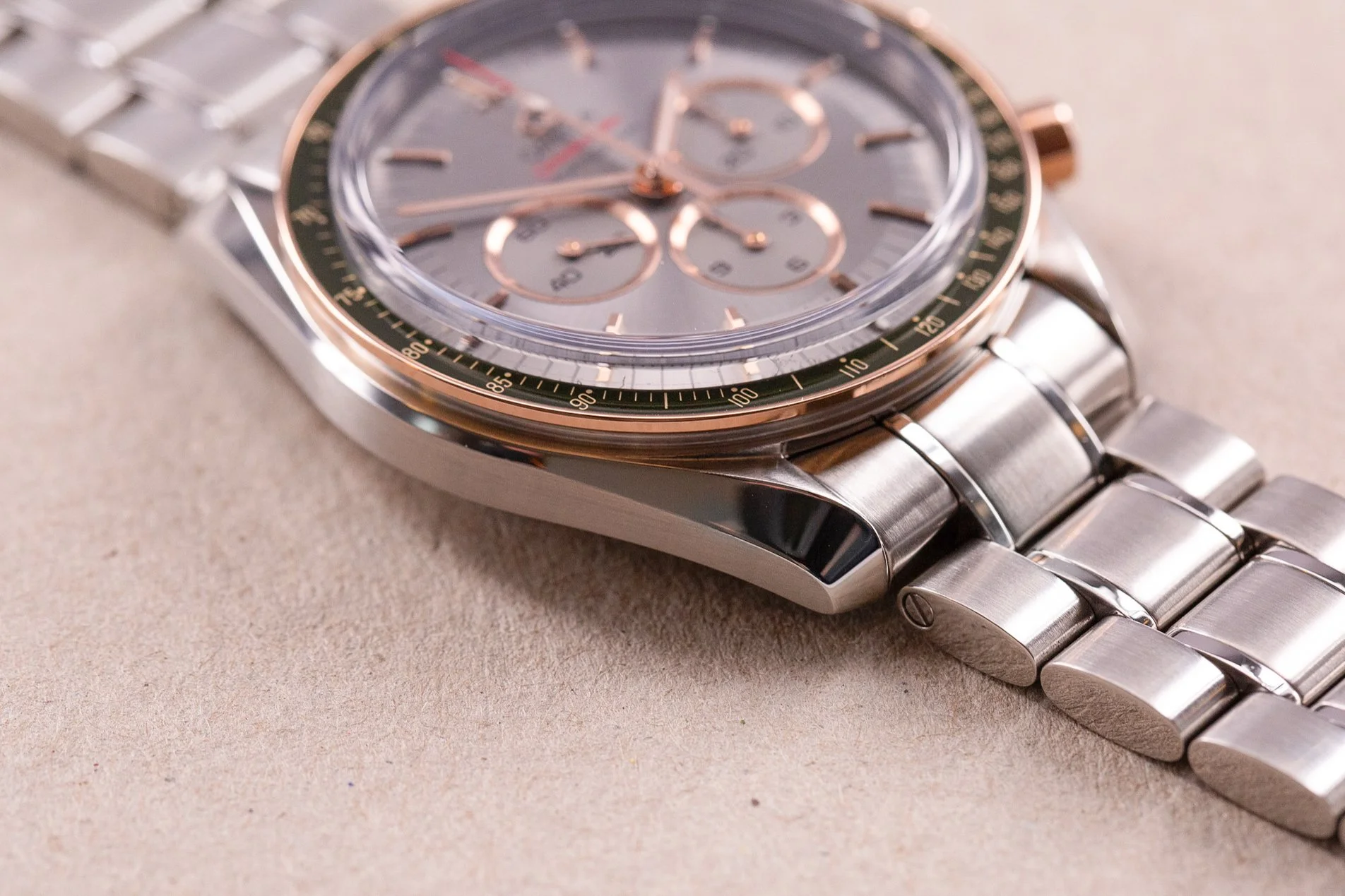 Omega_Speedmaster_Tokyo_Olympics_Green_Rose_Gold_2020_Limited_Edition_Moonwatch_Full_Set_5-2.jpg
