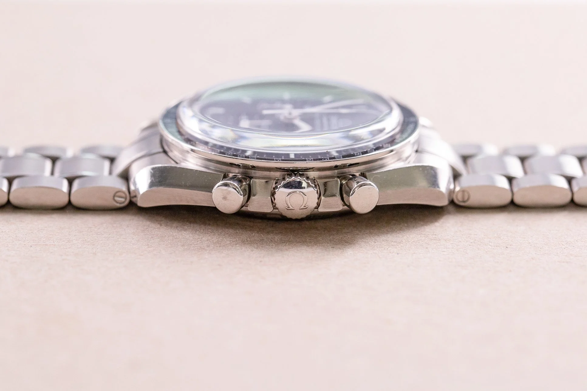 Omega_Speedmaster_Moonwatch_Legendary_NASA_311.30.42.30.01.005_Full_Set_2017_13-2.jpg