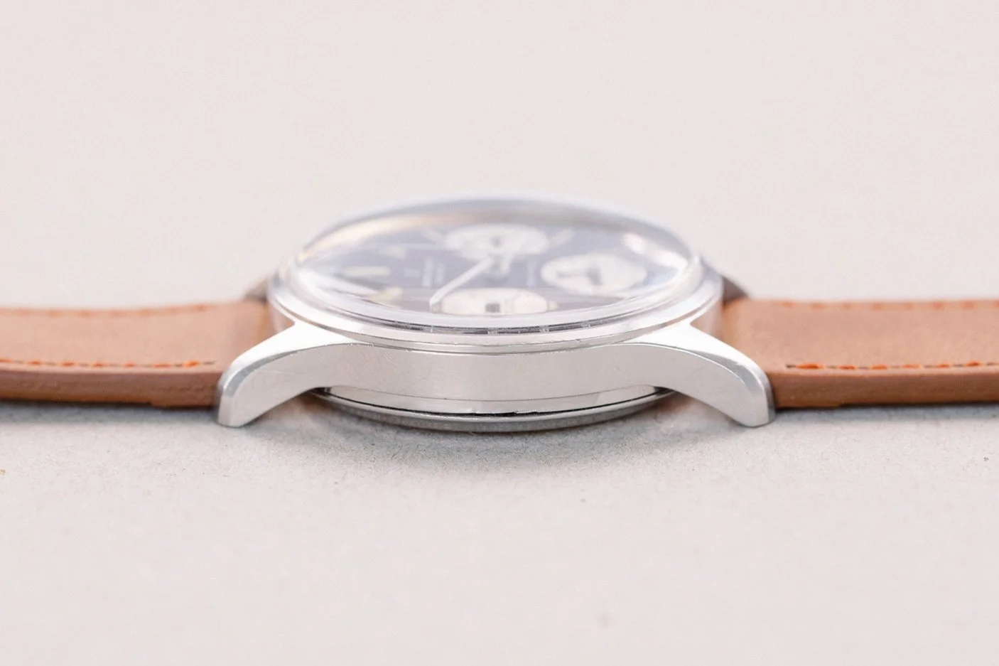Breiting_810_Top_Time_Mk1_Chronograph_Reverse_Panda_Vintage_1966_Tan_6-2.jpg