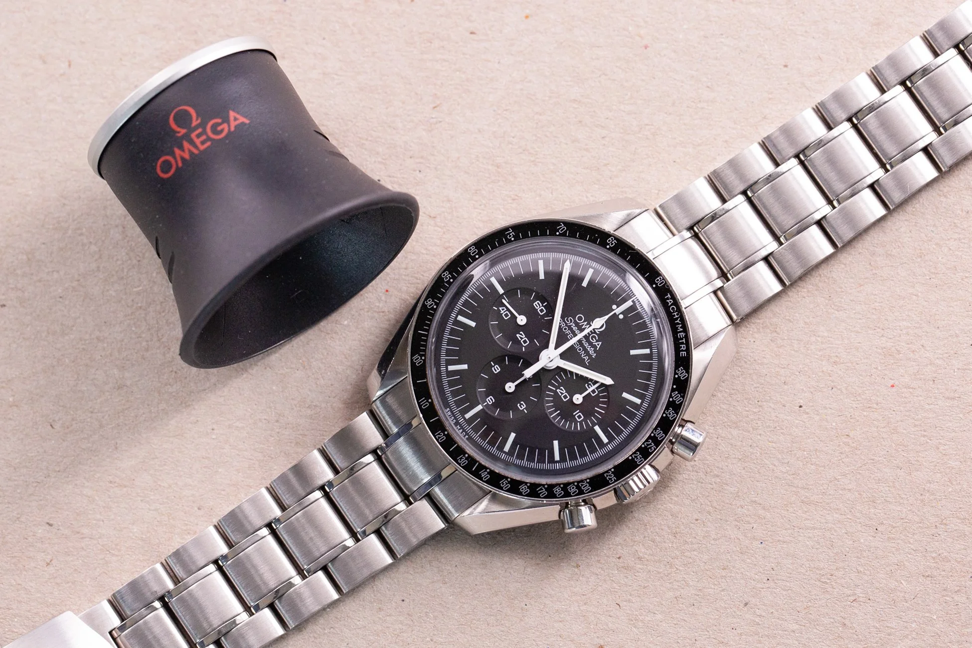 Omega_Speedmaster_Moonwatch_Legendary_NASA_311.30.42.30.01.005_Full_Set_2017_24-2.jpg