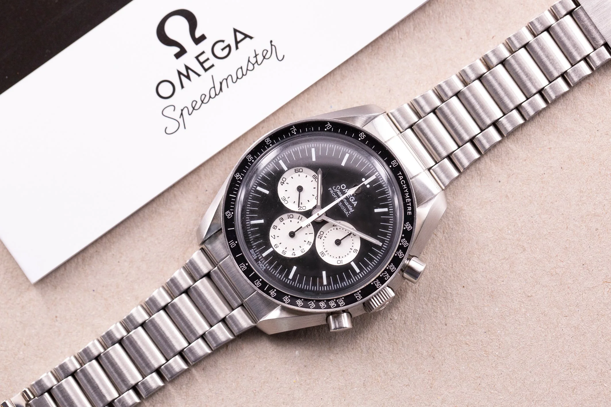 Omega_Speedmaster_Speedy_Tuesday_Reverse_Panda_Moonwatch_Limited_Edition_Full_Set_1171_Bracelet_14-2.jpg
