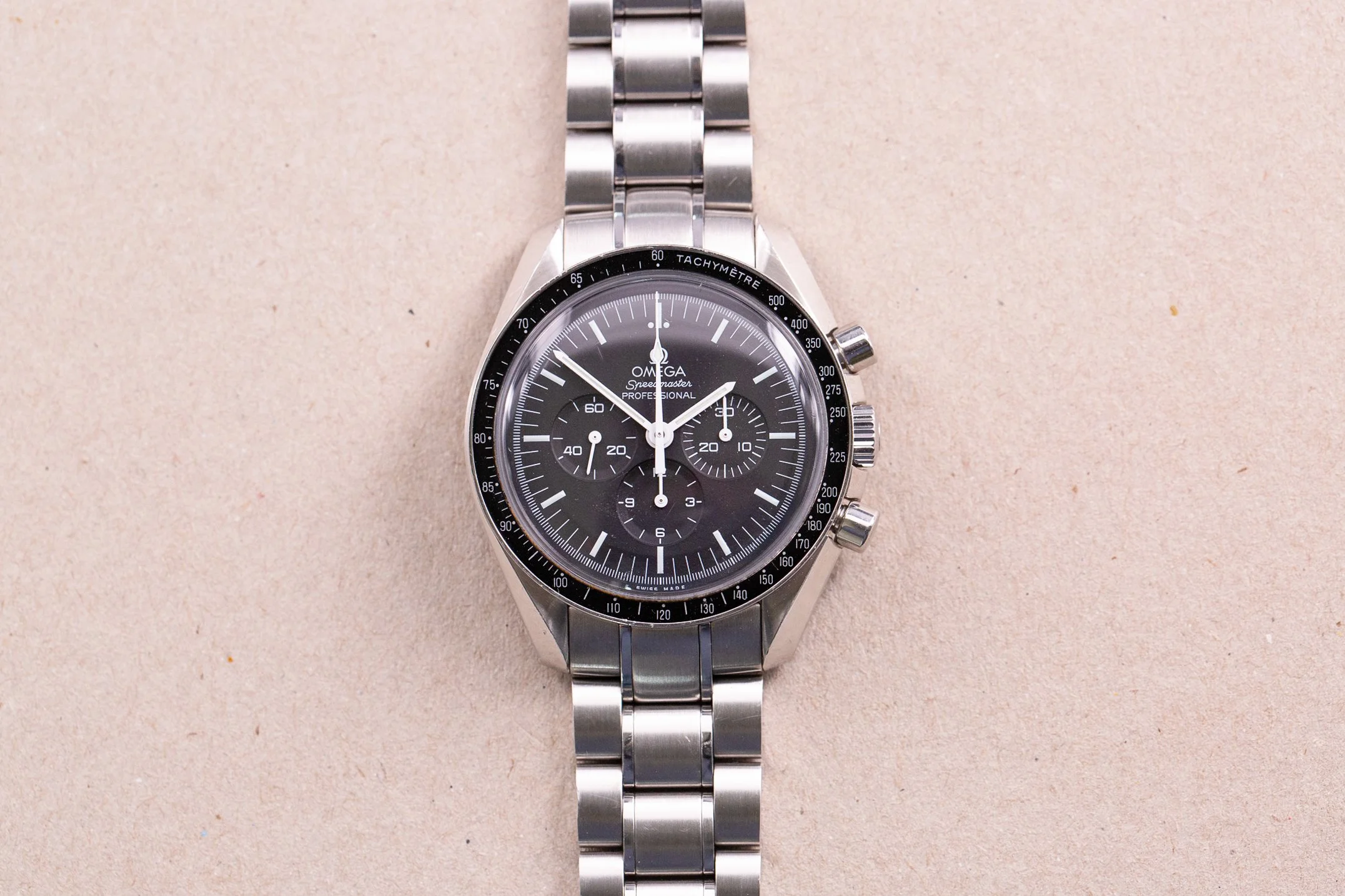 Omega_Speedmaster_Moonwatch_Legendary_NASA_311.30.42.30.01.005_Full_Set_2017_1-2.jpg