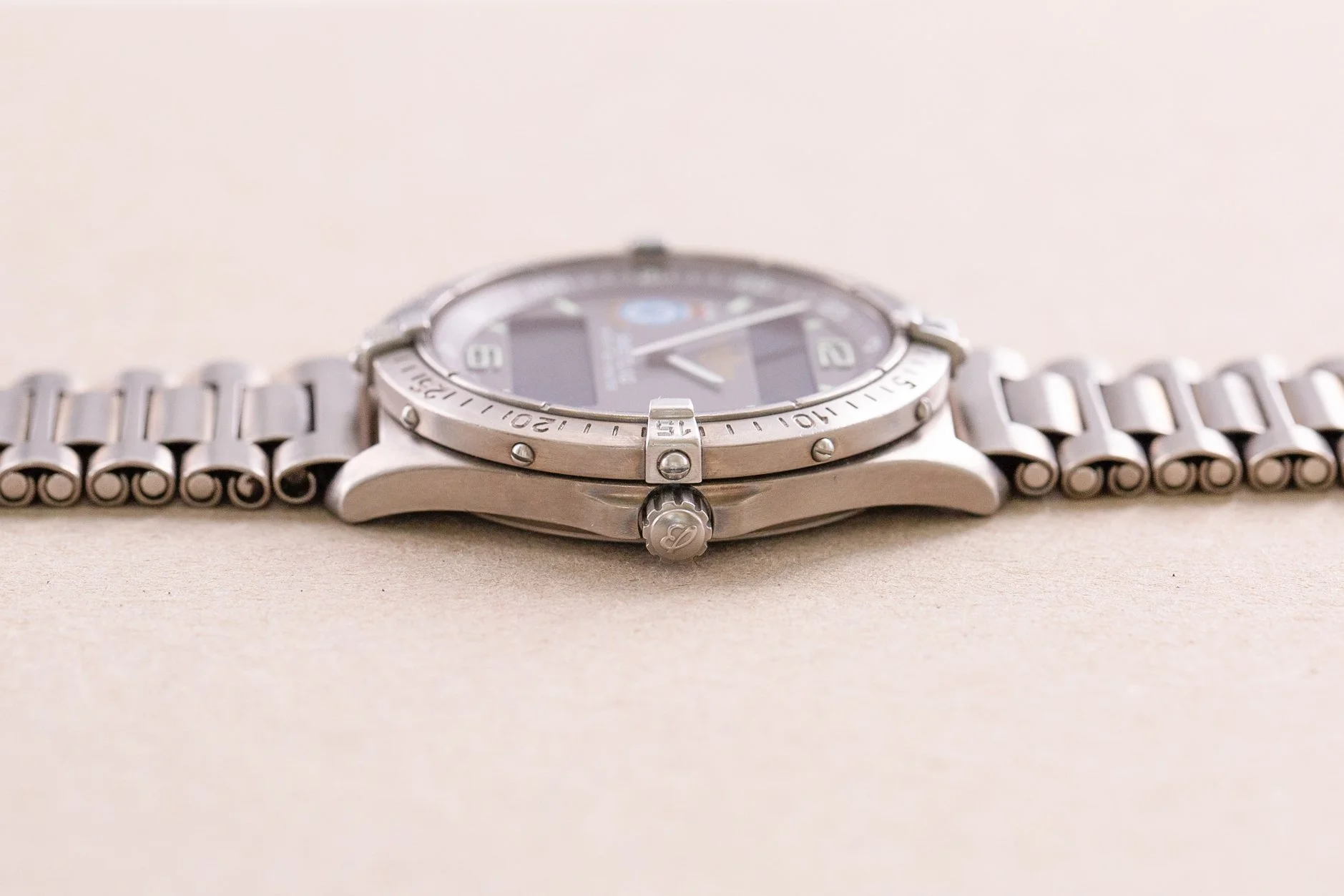 Breitling_Aerospace_54_Squadron_RAF_Limited_Edition_Titanium_1990s_12-2.jpg