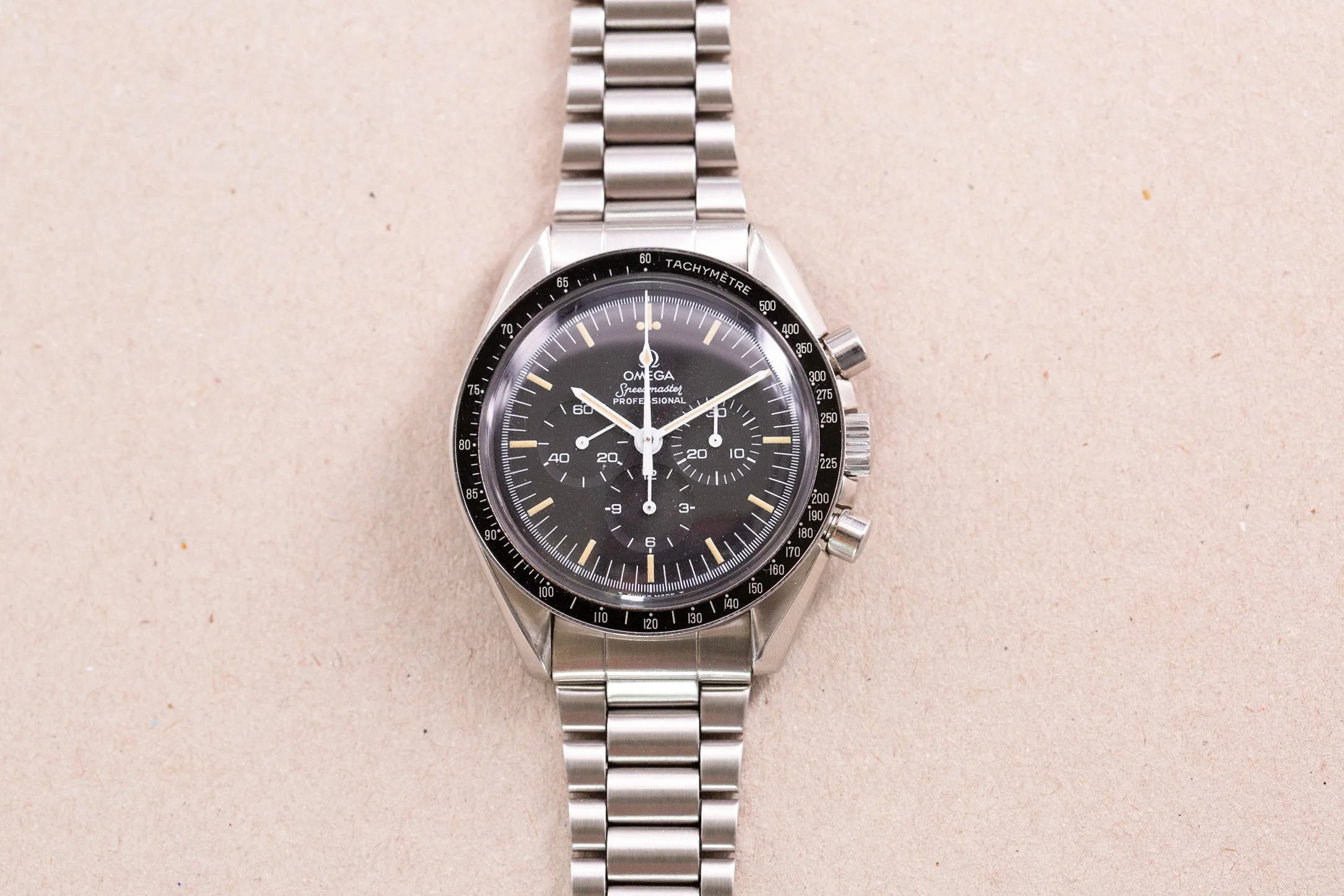 Omega_Speedmaster_Moonwatch_76ST_Cream_Patina_Vintage_1978_Bracelet_1171_1-2.jpg