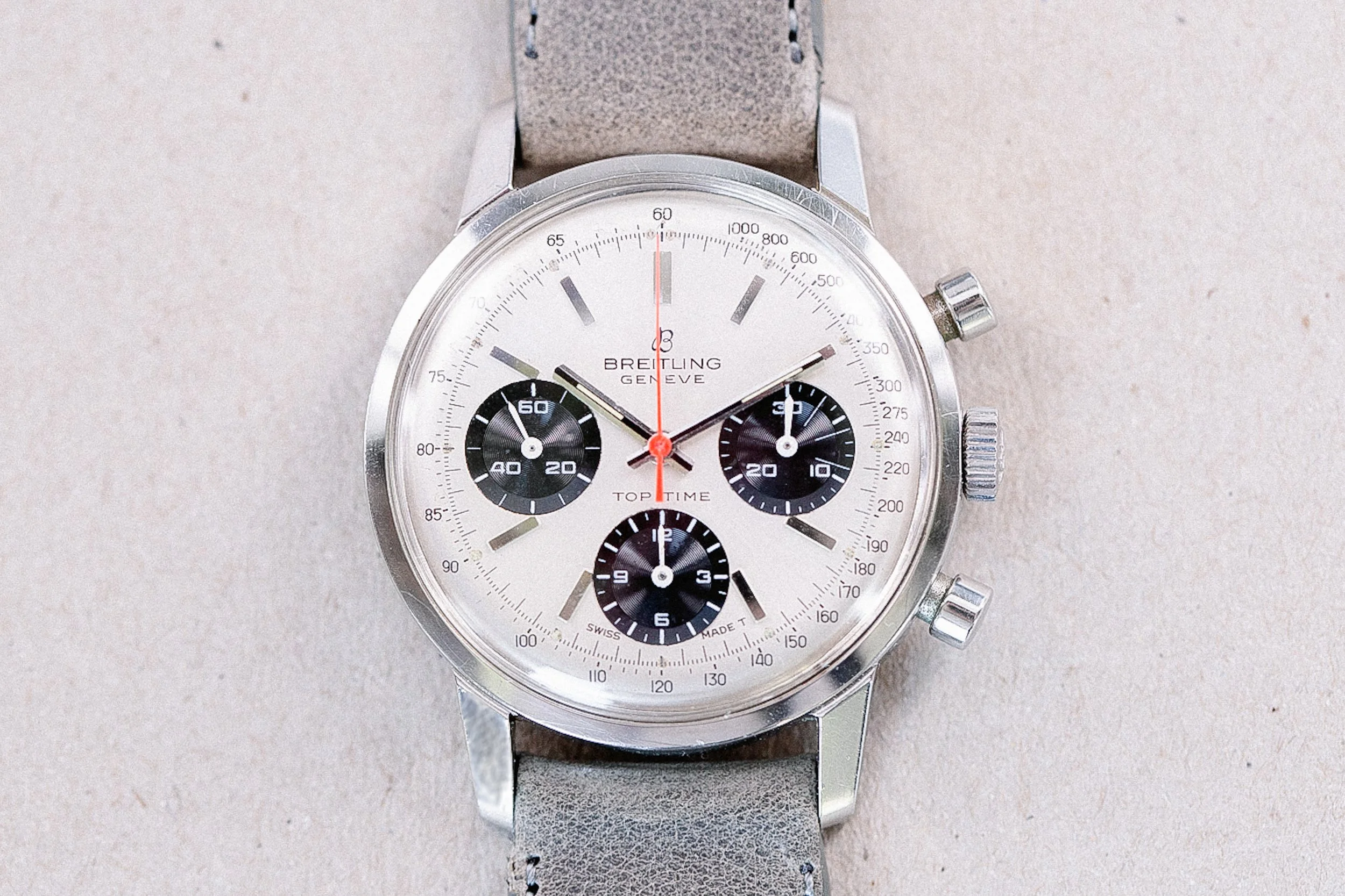 Breitling_810_Top_Time_Panda_Red_Chronograph_Vintage_1969_2.jpg