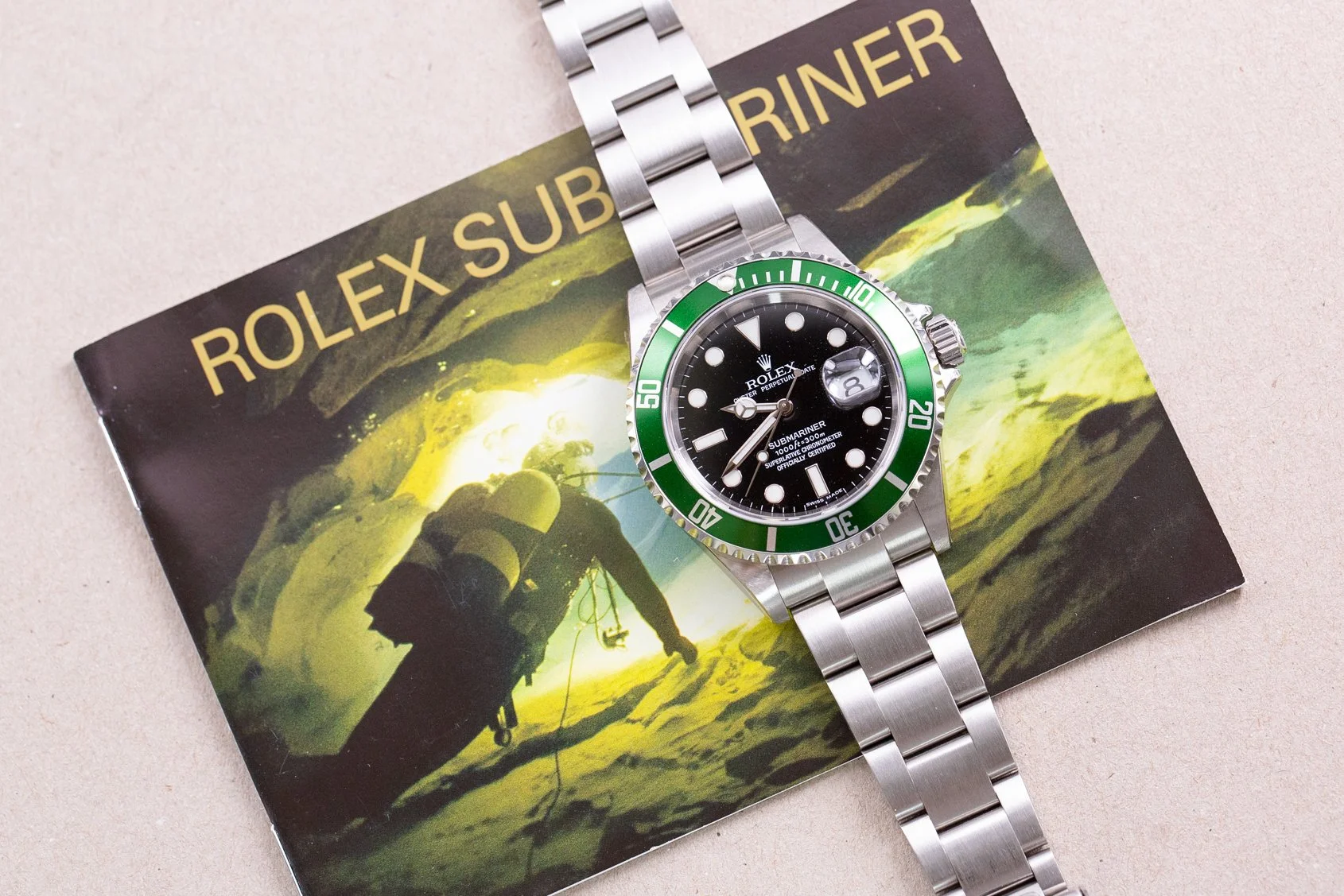 Rolex_16610LV_Submariner_Date_Green_Bezel_NOS_Stickers_Full_Set_2006_26.jpg