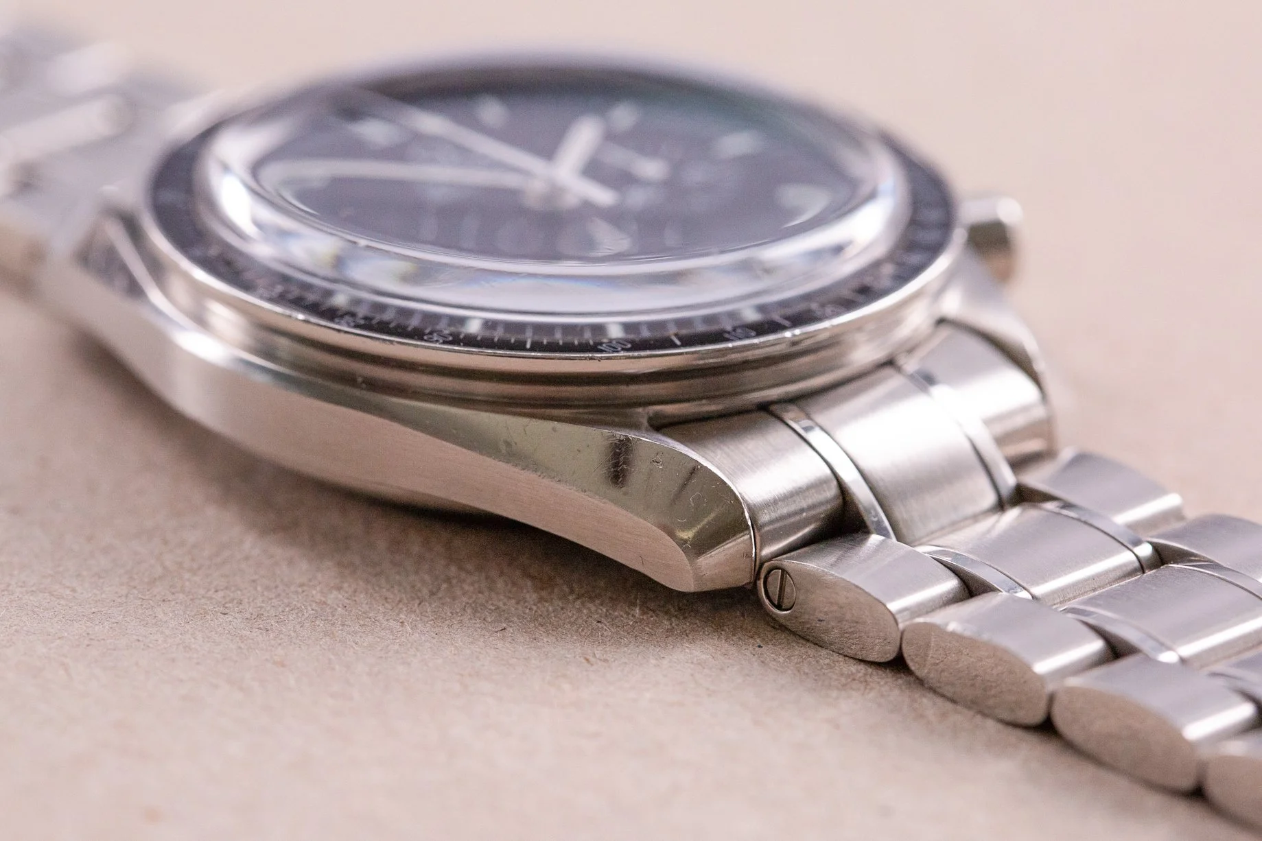 Omega_Speedmaster_Moonwatch_Legendary_NASA_311.30.42.30.01.005_Full_Set_2017_9-2.jpg