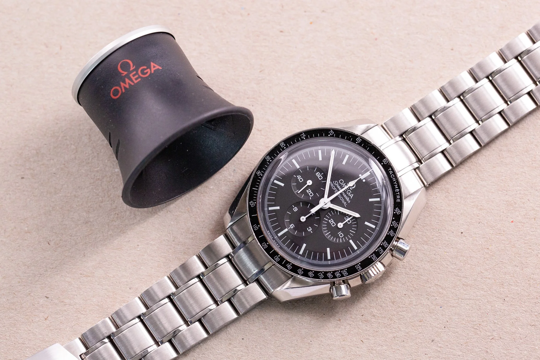 Omega_Speedmaster_Moonwatch_Legendary_NASA_311.30.42.30.01.005_Full_Set_2017_22-2.jpg
