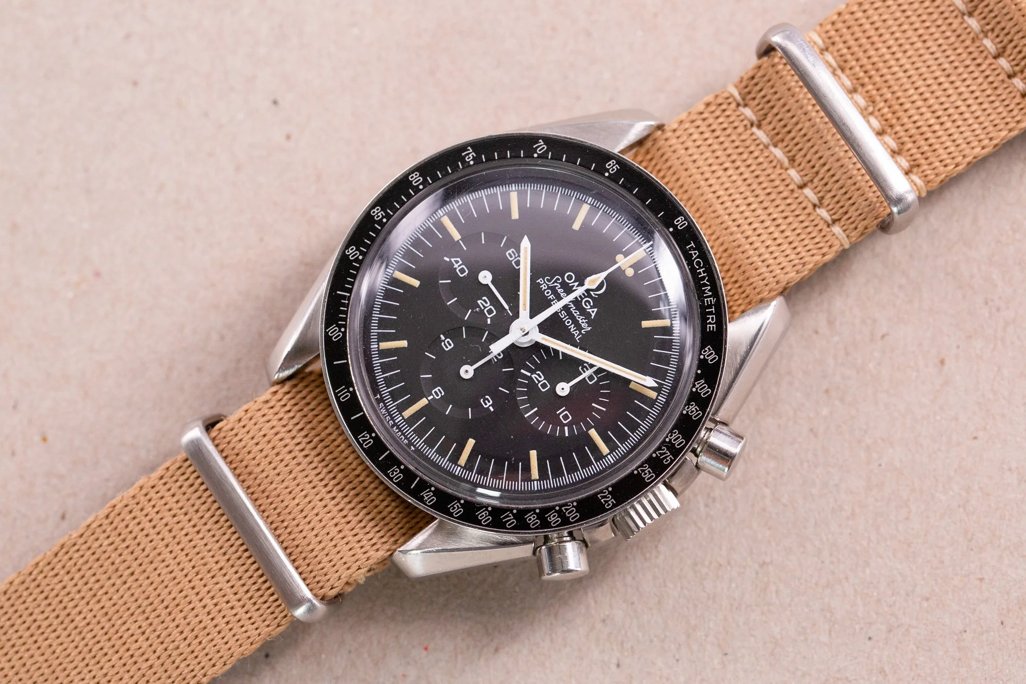 Omega_Speedmaster_Moonwatch_76ST_Cream_Patina_Vintage_1978_Bracelet_1171_18-2.jpg
