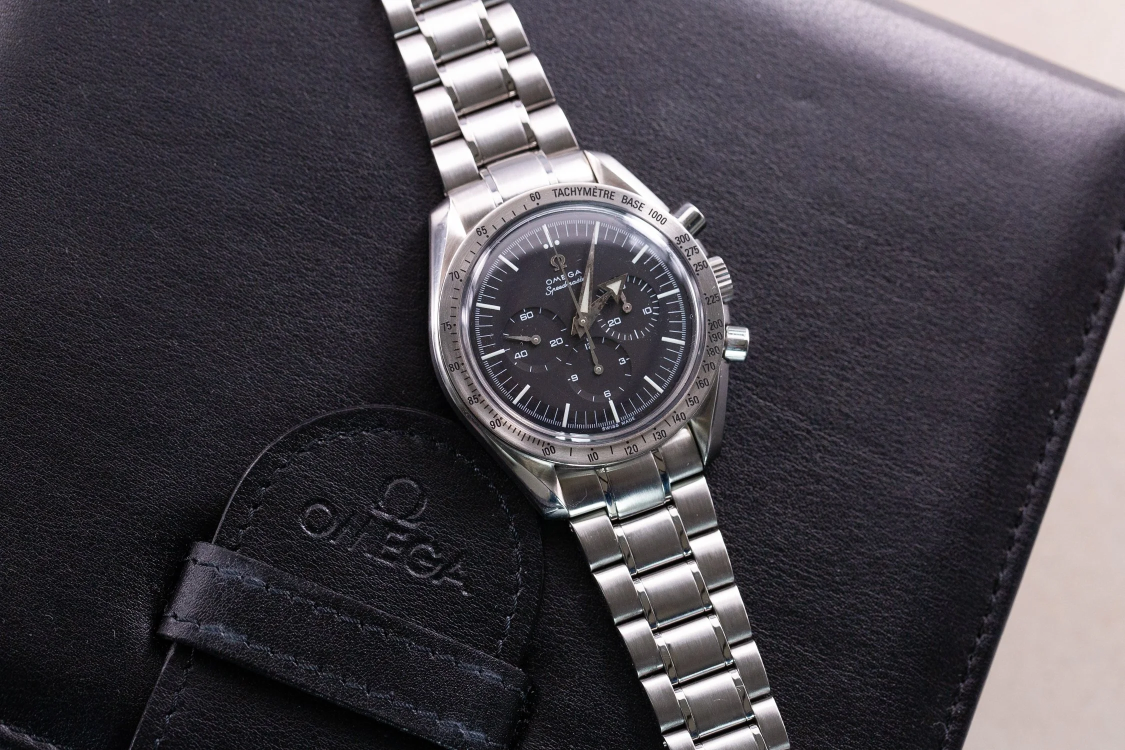 Omega_Speedmaster_Reissue_Moonwatch_Broad_Arrow_57_Box_Card_3594_16-2.jpg