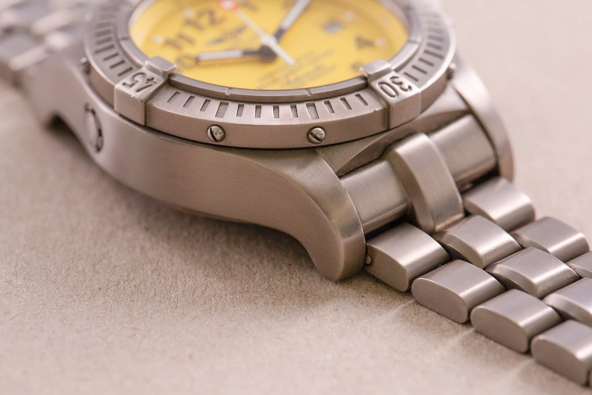 Breitling_Avenger_Seawolf_Yellow_Titanium_E17370_Full_Set_2003_11-2.jpg
