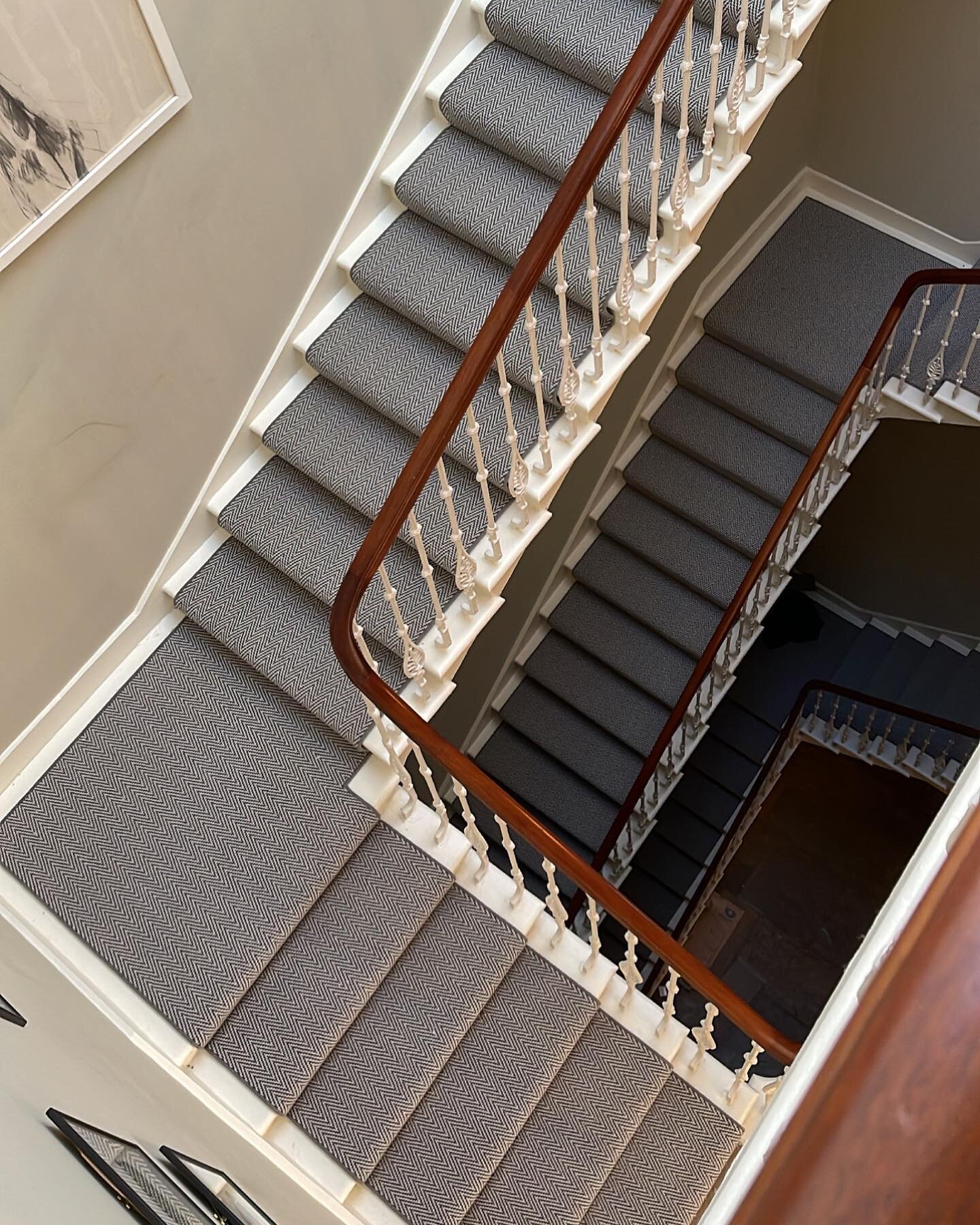 Just before Christmas we finished this solid stone staircase in one of the most prestigious streets in #Edinburgh #Scotland 
______________________________

#luxuryproperty 
#mayfair
#primeresidential 
#superprime 
#stjames
#belgravia 
#londonluxury 