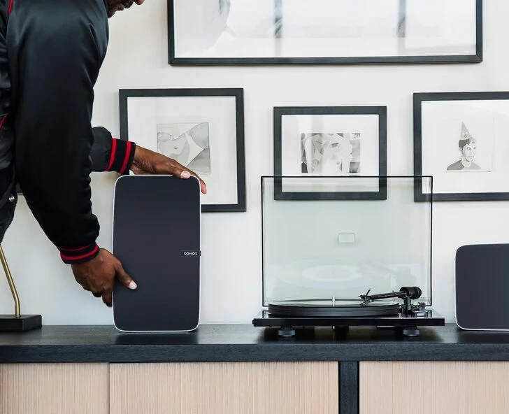 sonos-play5-living-pair-turntable.jpg