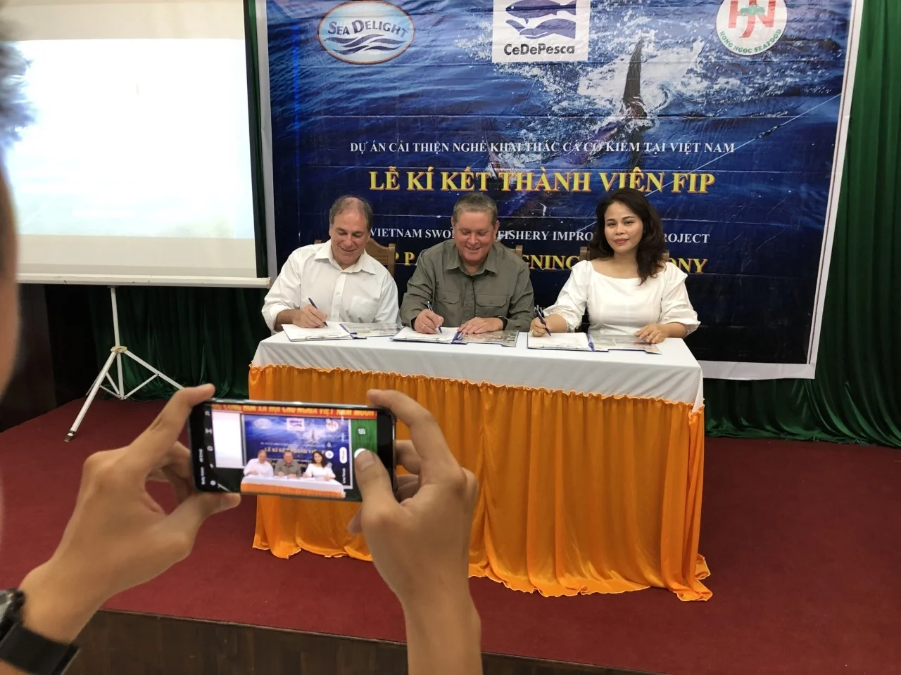 Ernesto Godelman (CeDePesca), Stephen Fisher (Sea Delight) and Tran Thi Hong Ngoc (Hong Ngoc)