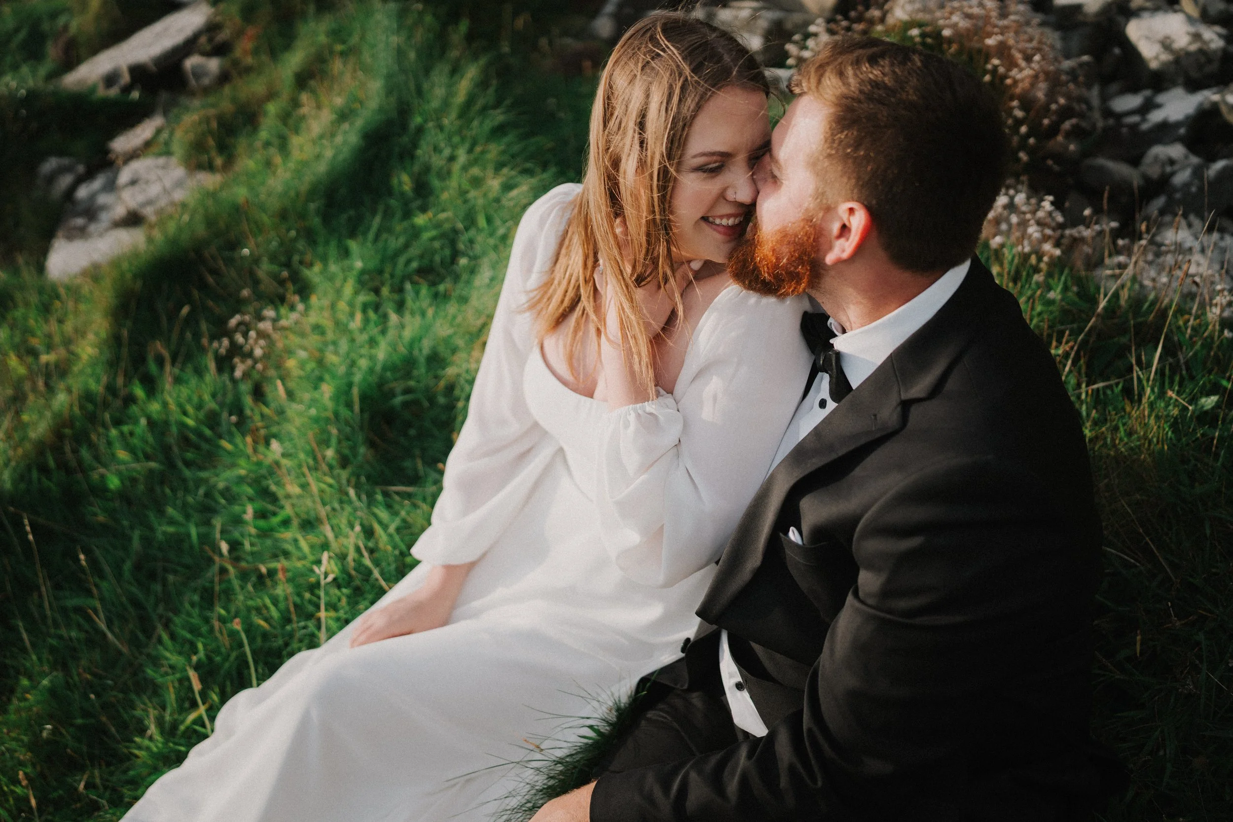 Relaxed portrait of an elopement couple during their photoshoot in Ireland