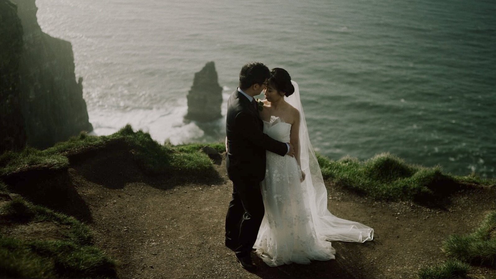Relaxed portrait of Anqi and Shihao during their Cliffs of Moher elopement
