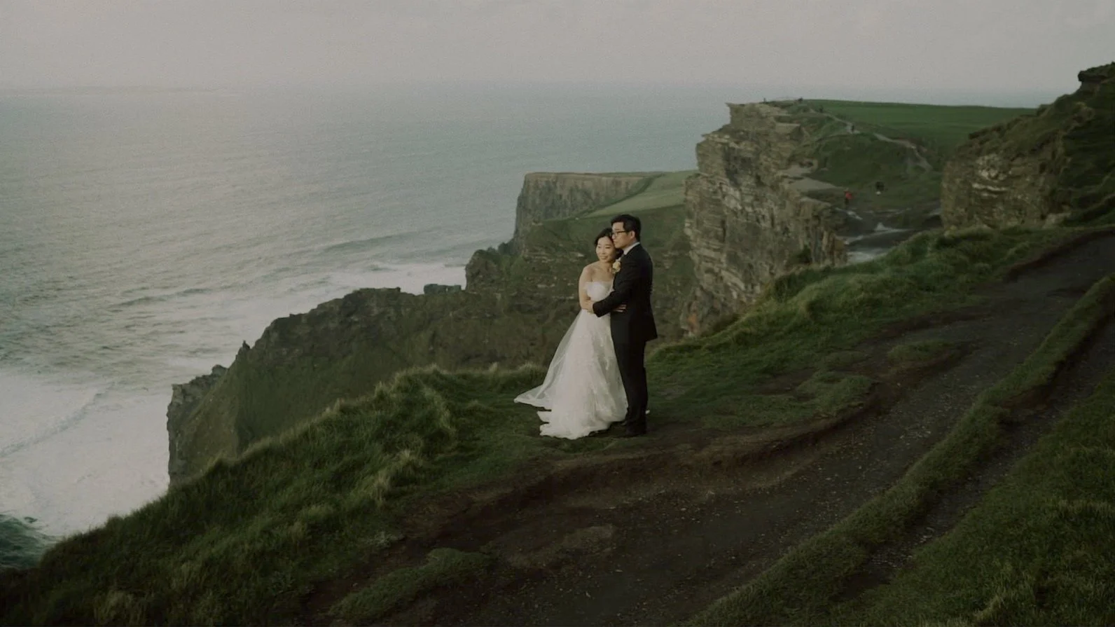 Anqi and Shihao sharing a quiet moment on the cliffs during their Ireland elopement
