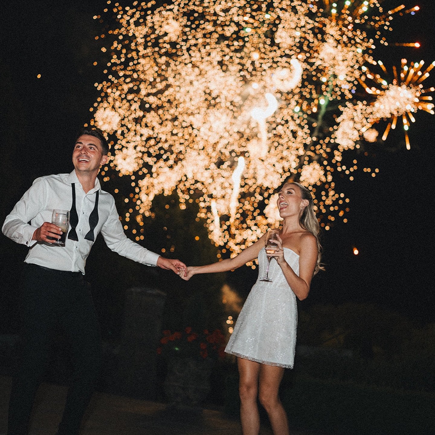 ✨What an incredible way to celebrate your wedding. ✨Love lit up the sly and night felt truly magical 🎇 #klikeacastle #weddingphotographerireland #elegantcouple