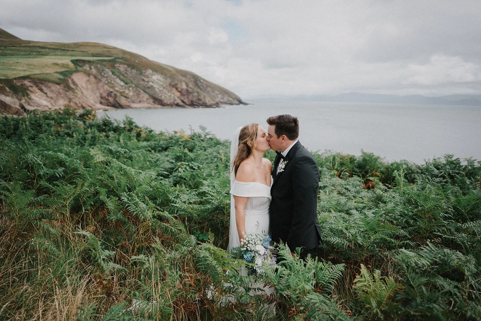 Elopement couple kissing on the Dingle Peninsula in Ireland