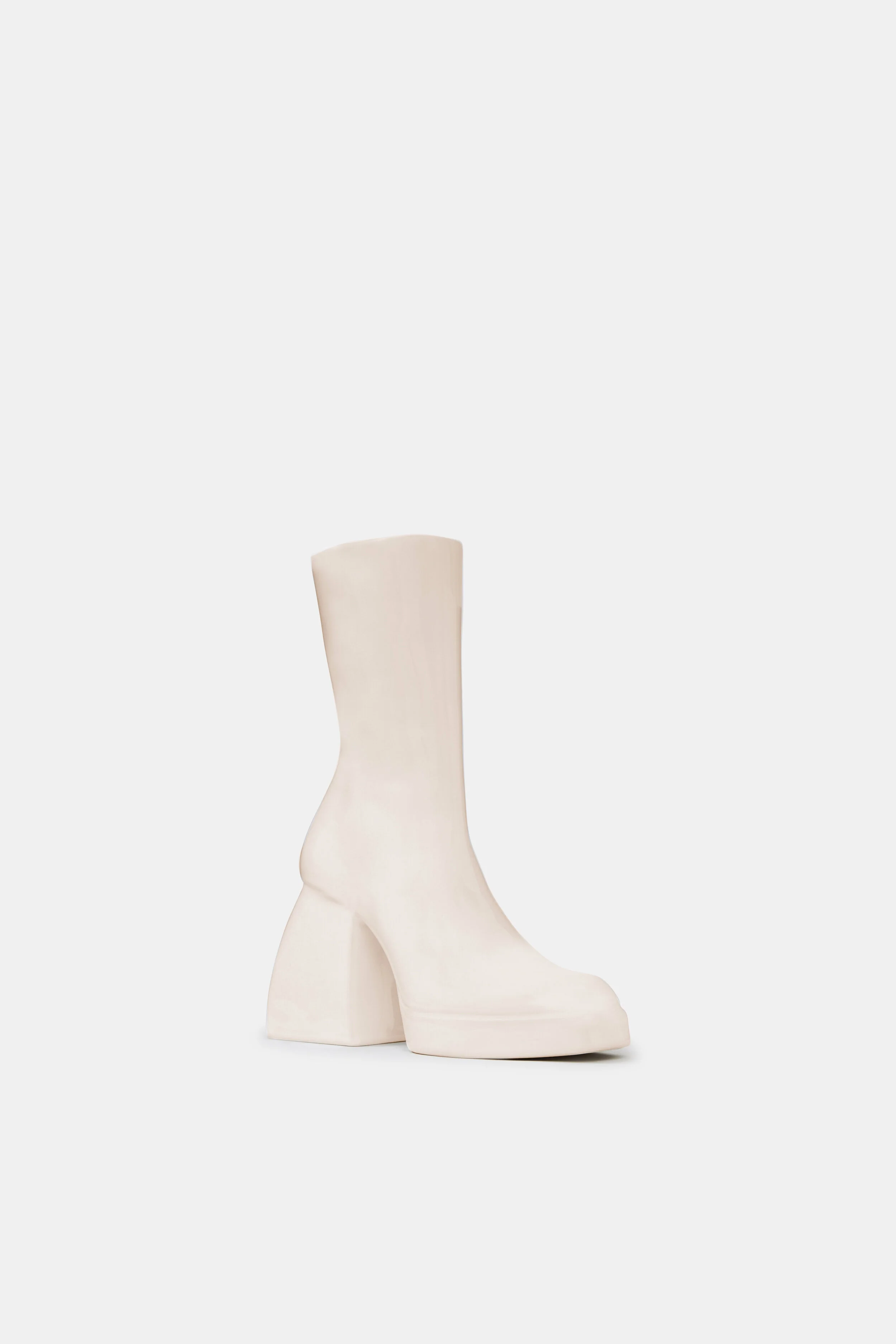 VASE BEIGE_02_RT.jpg