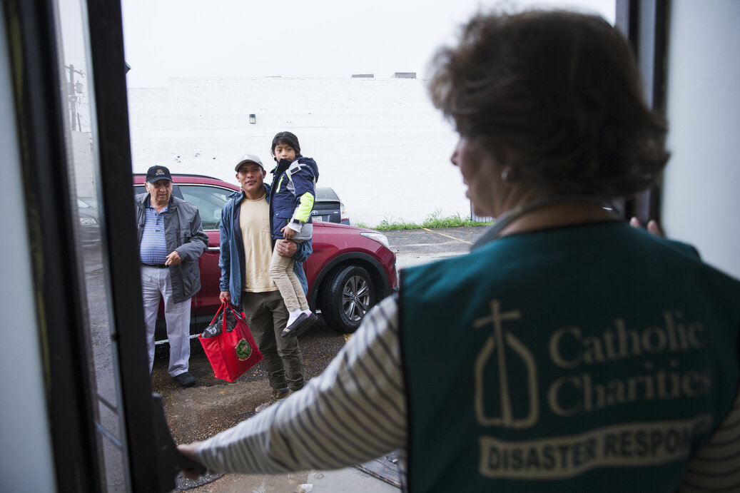  A father and daughter are provided transport to the airport from the Catholic Charities Humanitarian Respite Center on Thursday, June 22, 2018, in McAllen, TX. The families were processed and released by U.S. Customs and Border Protection, and then 