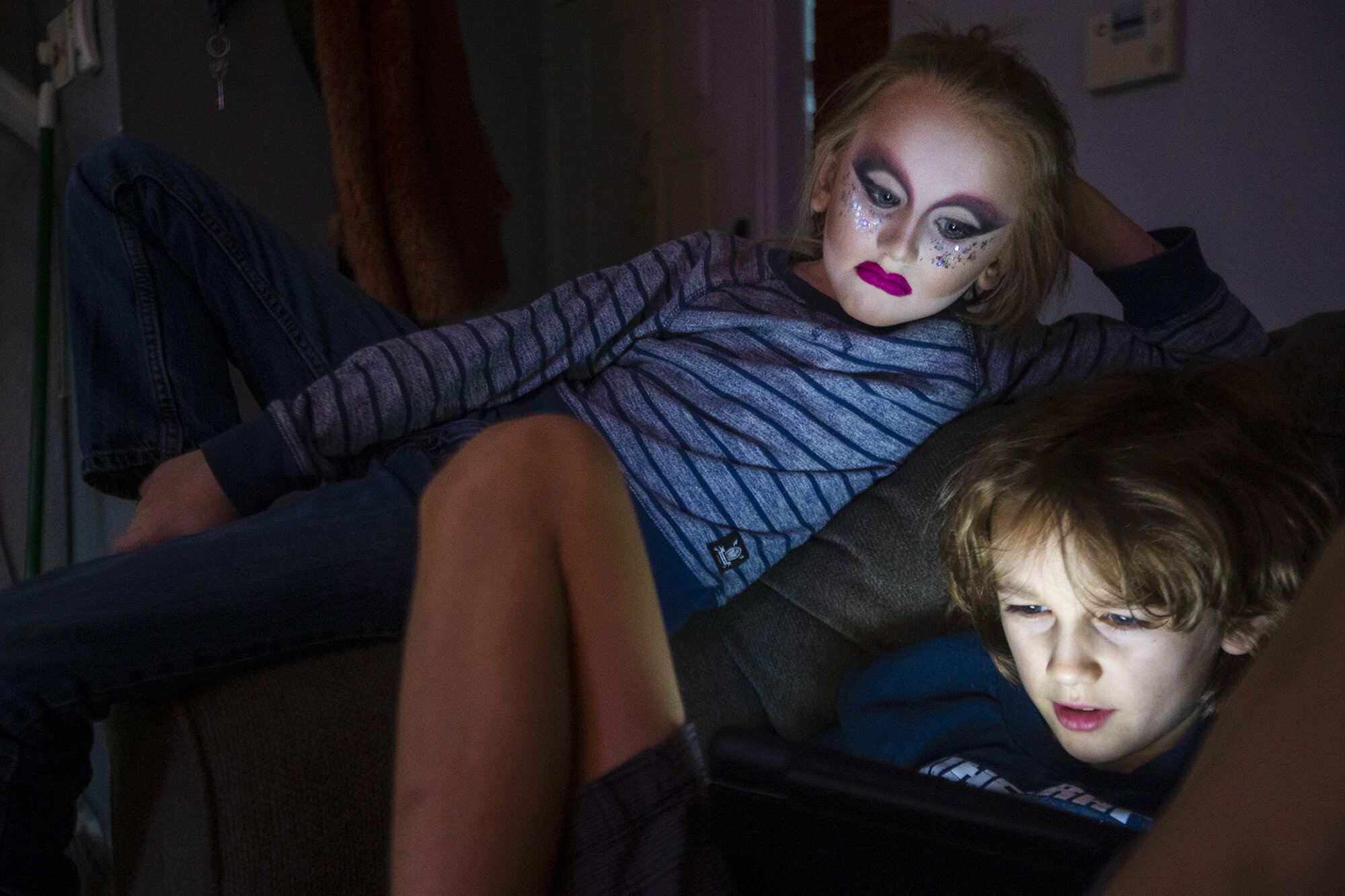  Keegan, a gender creative child, then 8, left, and his brother Noah, 10, right, play video games during a drag lesson at the home of Keegan's drag queen mentors, Robby and Alex in Austin, Texas, U.S., Nov. 15, 2018. 
