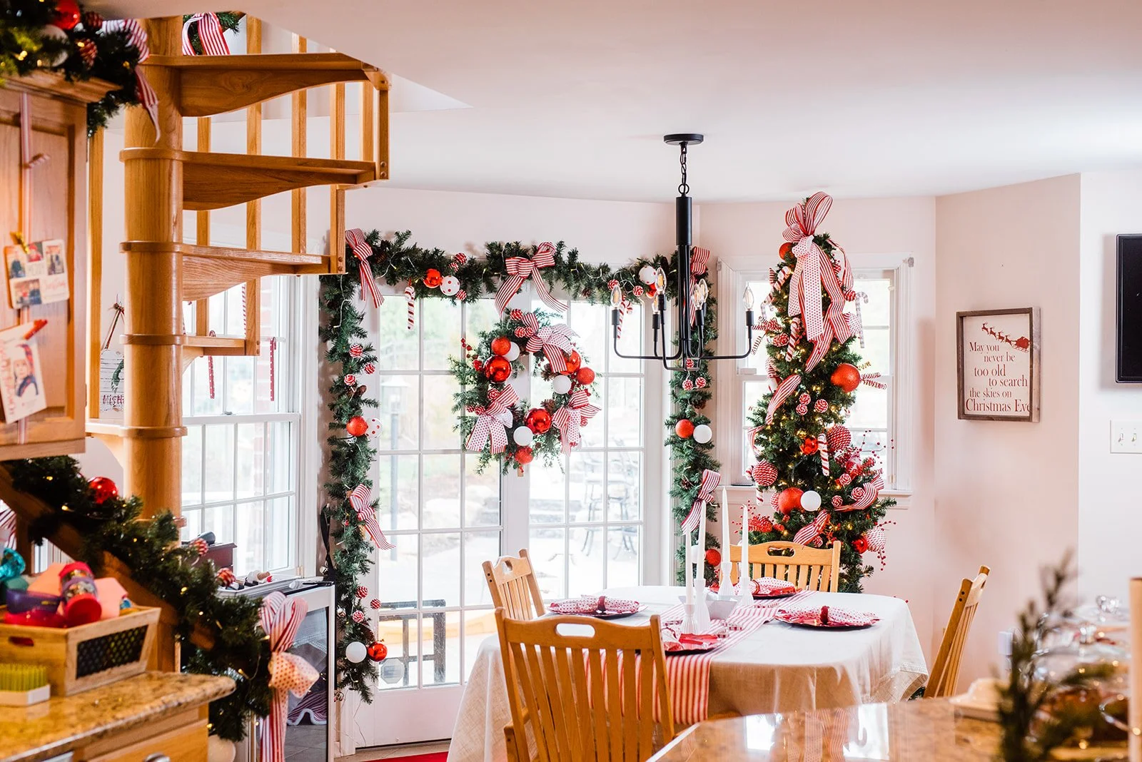 Inspired by the magic of Christmas, and frequent hosting of kid-friendly events, it was important to design our client’s kitchen in such a way that brought those bright and cheerful colors to life and fun with a pencil tree and holiday card holders a