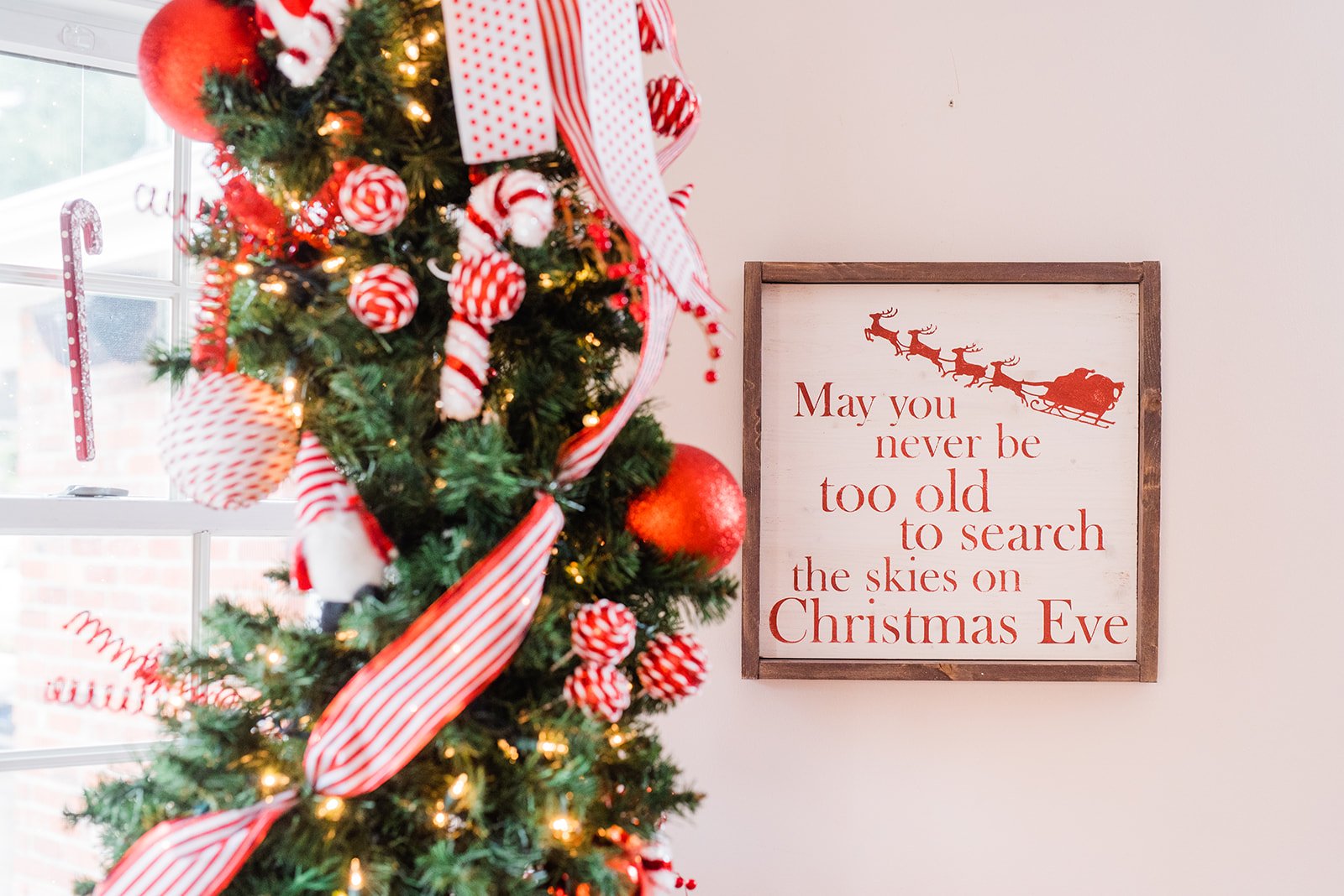 Inspired by the magic of Christmas, and frequent hosting of kid-friendly events, it was important to design our client’s kitchen in such a way that brought those bright and cheerful colors to life and fun with a pencil tree and holiday card holders a