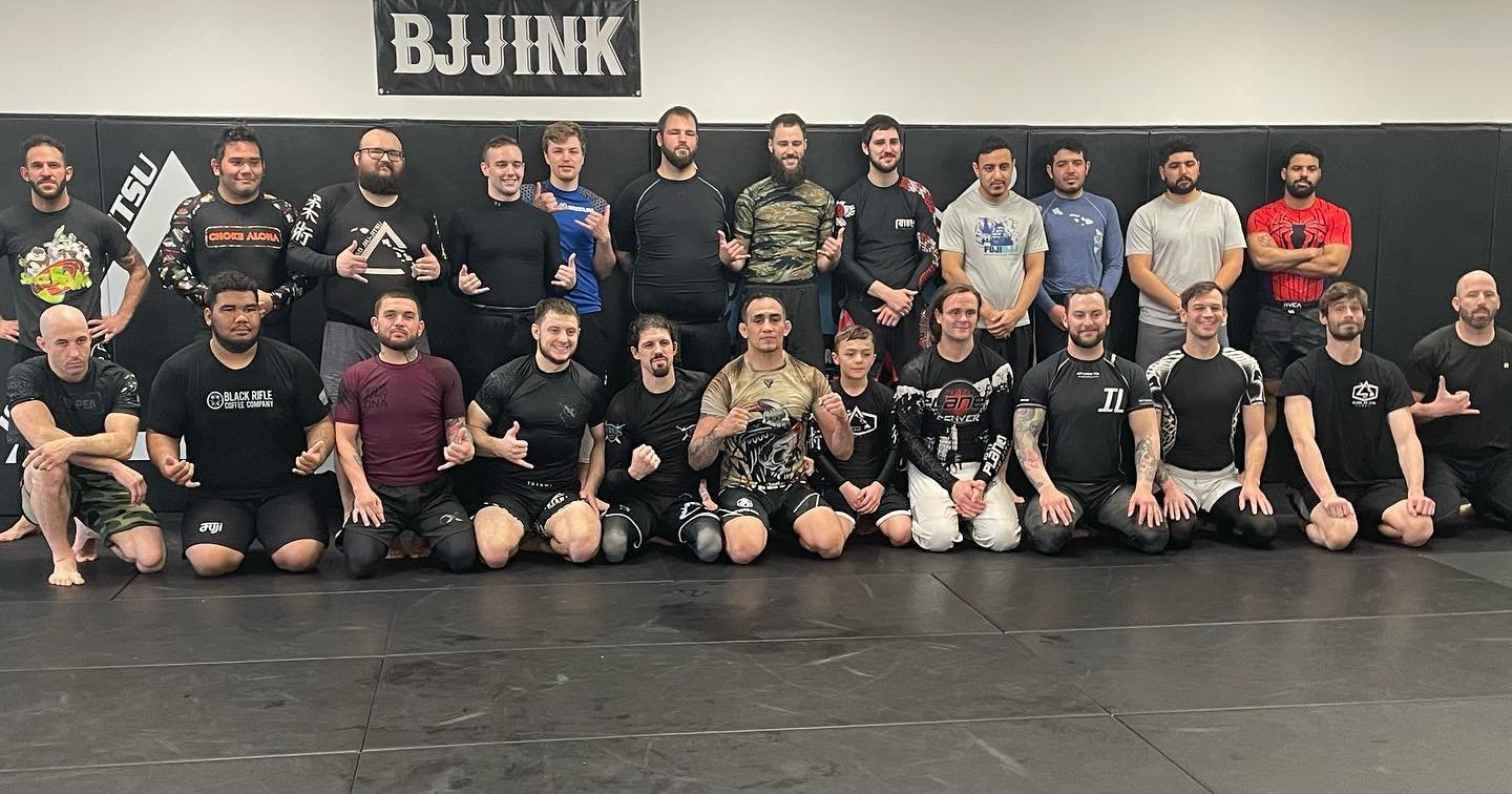Amazing time yesterday with former UFC Champ and all around great person @tonyfergusonxt got a workout in and had the opportunity to learn from living legend! Thanks again for your time. 🙏🏼 👊🏼 💥 ➡️ let&rsquo;s go! #islandjiujitsu #islandjiujitsu