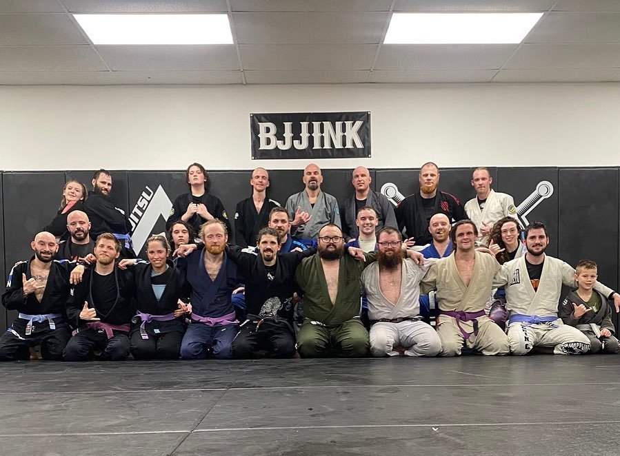 It was great seeing Coach Gary last night! If you are ever in the Mount Please are make sure to check him out at @oilcitygrapplingarts 
Also congratulations to coach @dmrose00 on your 4th stripe! #jiujitsu #bjj #islandjiujitsu #islandjiujitsumichigan