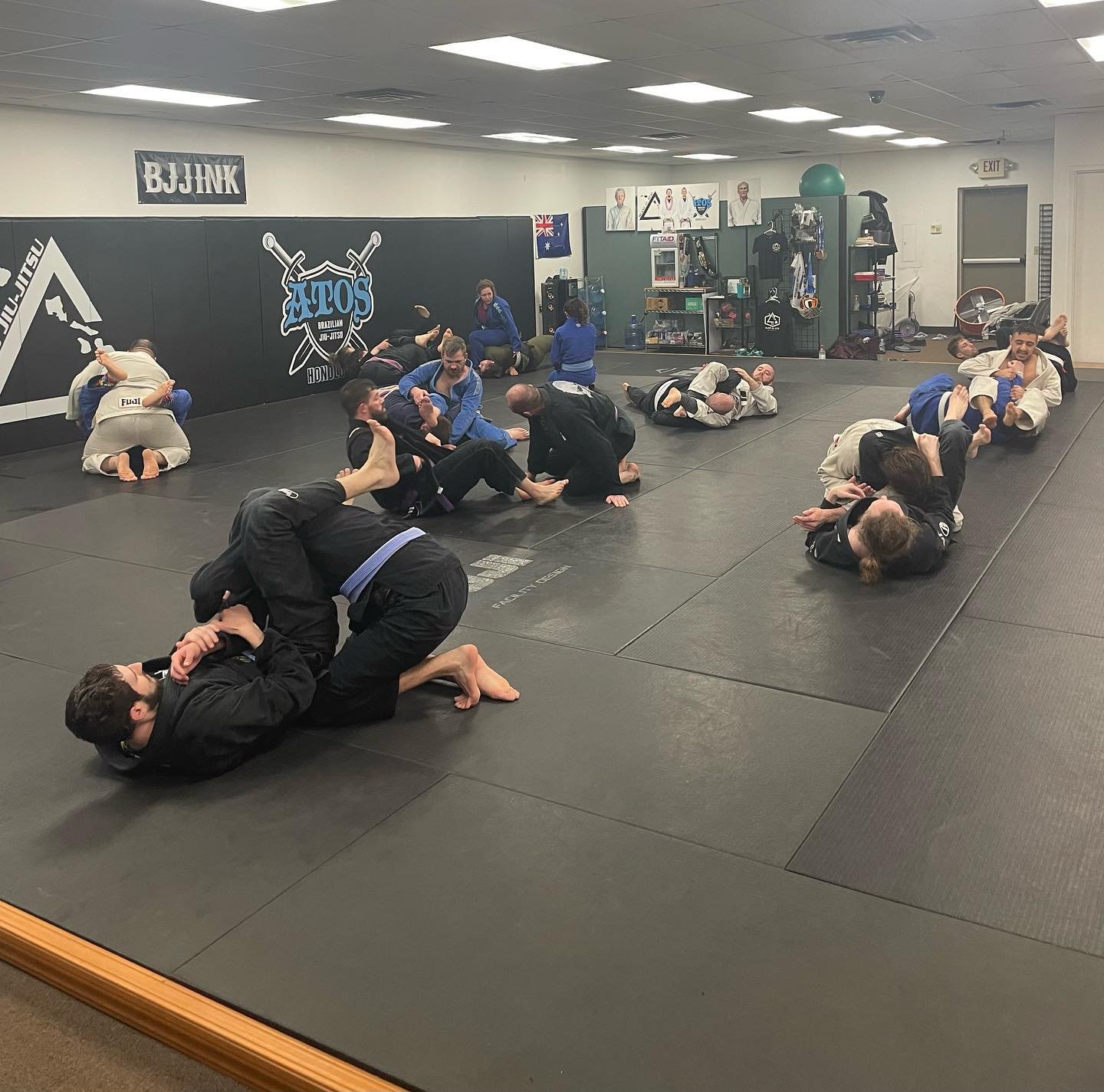 &ldquo;Consistency is what transforms average into excellent!&rdquo; Jiu-Jitsu is a grind either physically or mentally then eventually, inevitably both. Come try your first week free @islandjiujitsumichigan 

Morning, Evening, Gi, No Gi, Kids, Adult