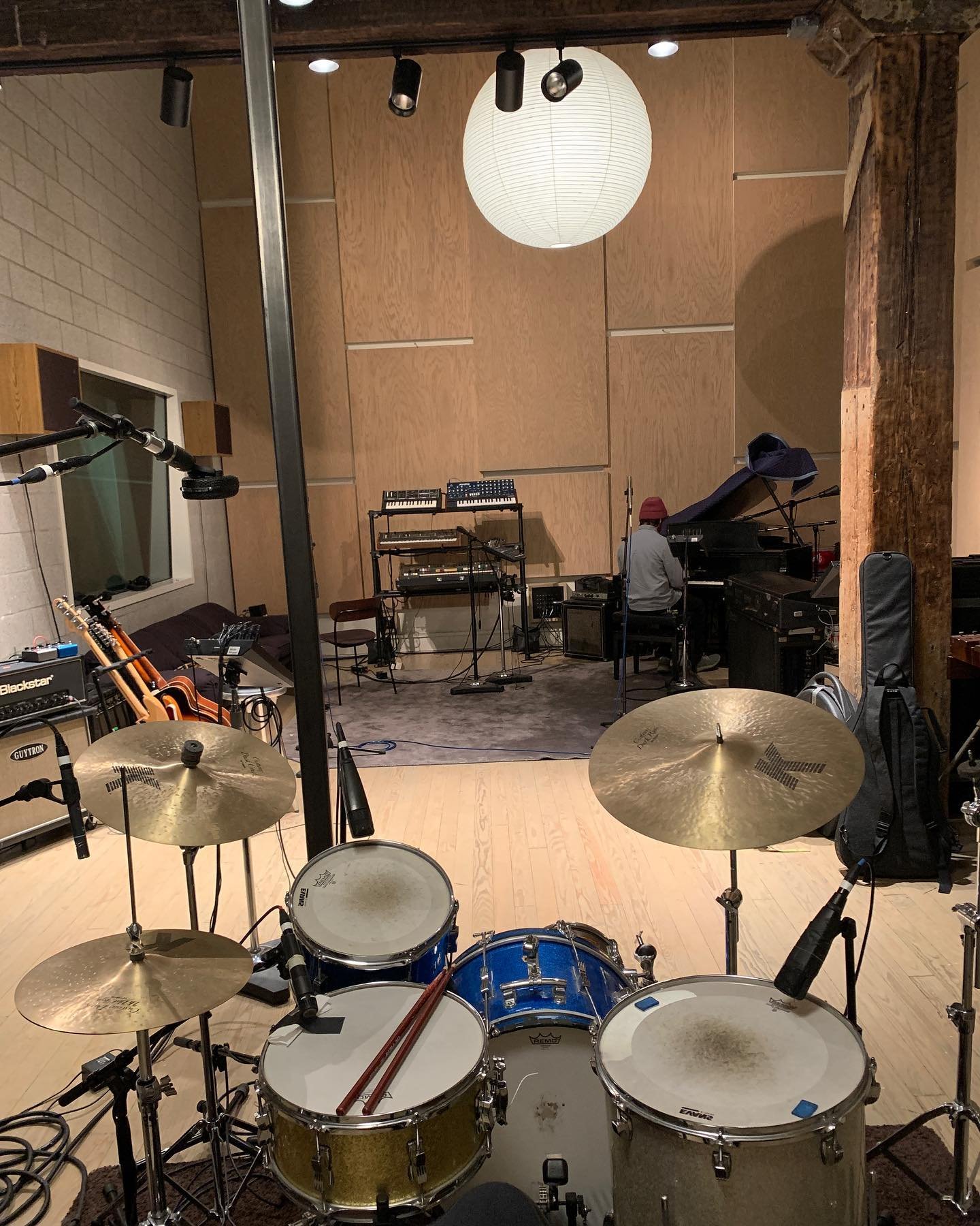 Wonderful session today at @garyselectricstudio in Brooklyn w/ @robbiechemical @scottcolberg #ryleywalker 
I loooooove recording! 🎧 🎙️ 🥁