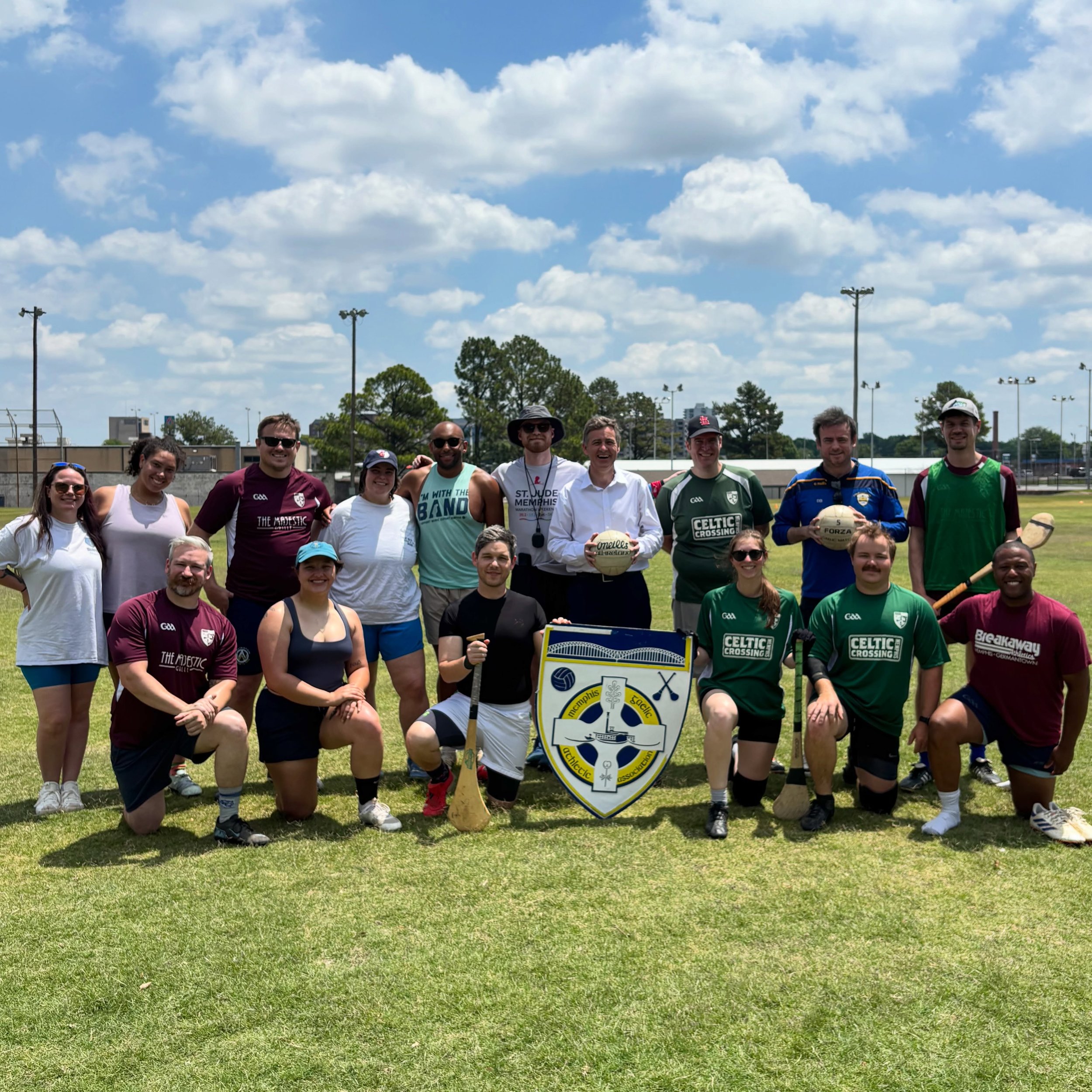 We had a special guest, Irish Senator Mark Daly, join us for some good GAA craic this afternoon. Thank you for coming out! 🇮🇪