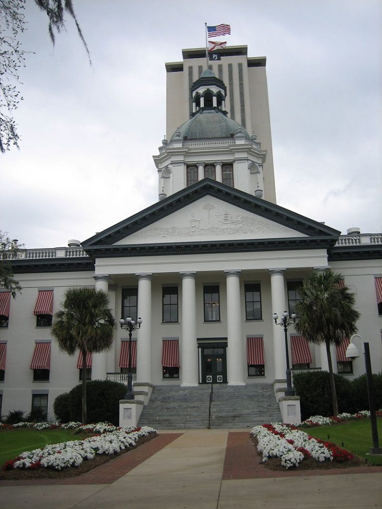 Tallahassee_Old_and_New_Capitols_3.jpg
