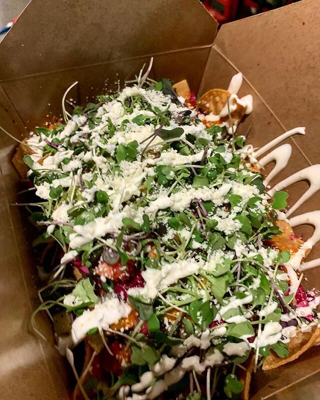 Super Frankie Nachos ❤️❤️🔥🔥🔥 @frankgrizzlys 🙏🍻🔥❤️ #takeout #strongertogether #communityfirst #sfeats #bayareaeats #sanfrancisco #california #sflove #calilove #calimex #familia