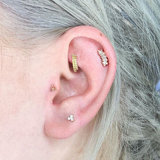 One of the ways to create a stand out look when you&rsquo;re putting together tiny little pieces of jewelry for your ear look, is to mix your metals. It gives it depth and interest. @emarielars has it figured out pretty well.. #lookinggoodfeelinggood
