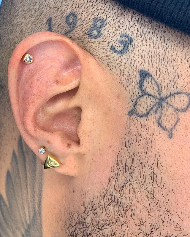 @manthony783 is a highly successful makeup artist (you ALL would recognize his clients) and a serious aesthete. 
We pierced his helix with a special NYA/Love collaborative upside down set diamond by @blairlaurenbrown and he couldn&rsquo;t resist this