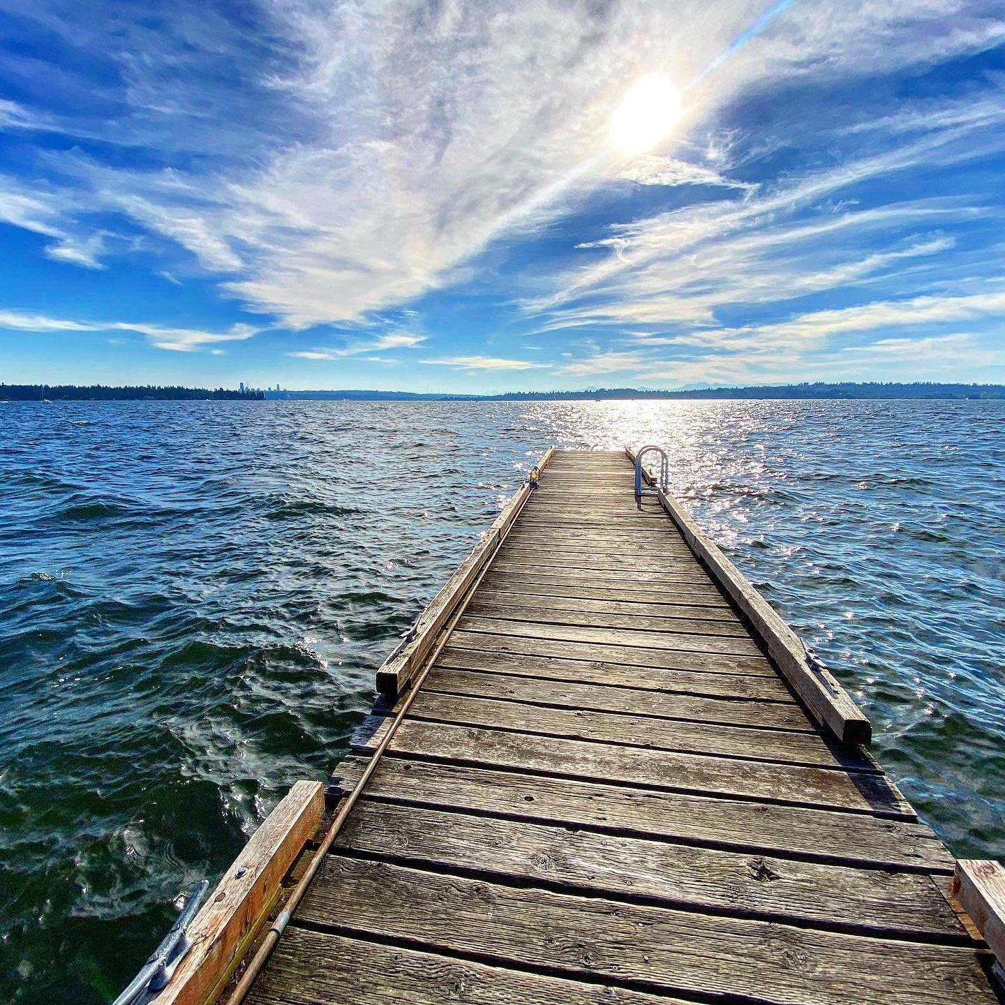 pier swims. best part of #summertime 💦

&mdash;&mdash;&mdash;
#pnwonderland #explorewashingtonstate #lakelife #sundayfunday #summervibes #pnwlife #relaxation