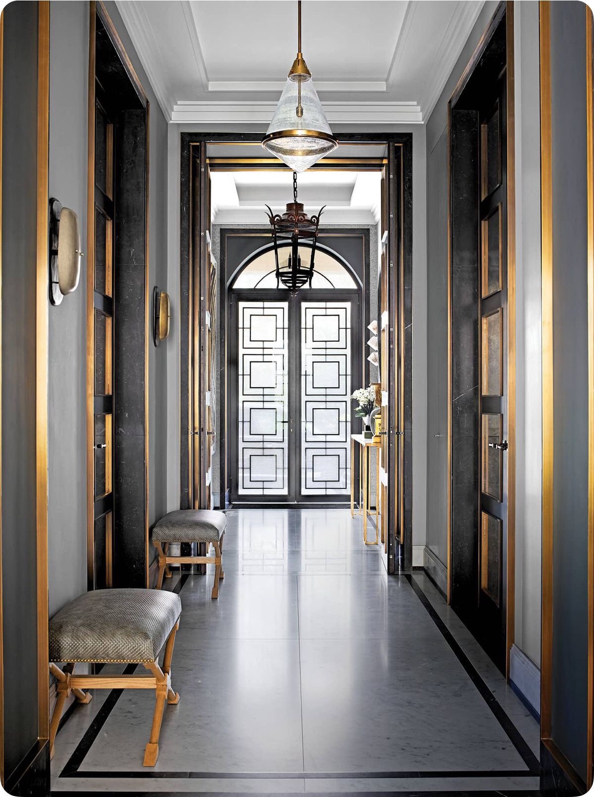 Beautiful breathtaking entryway ,a true show stopper