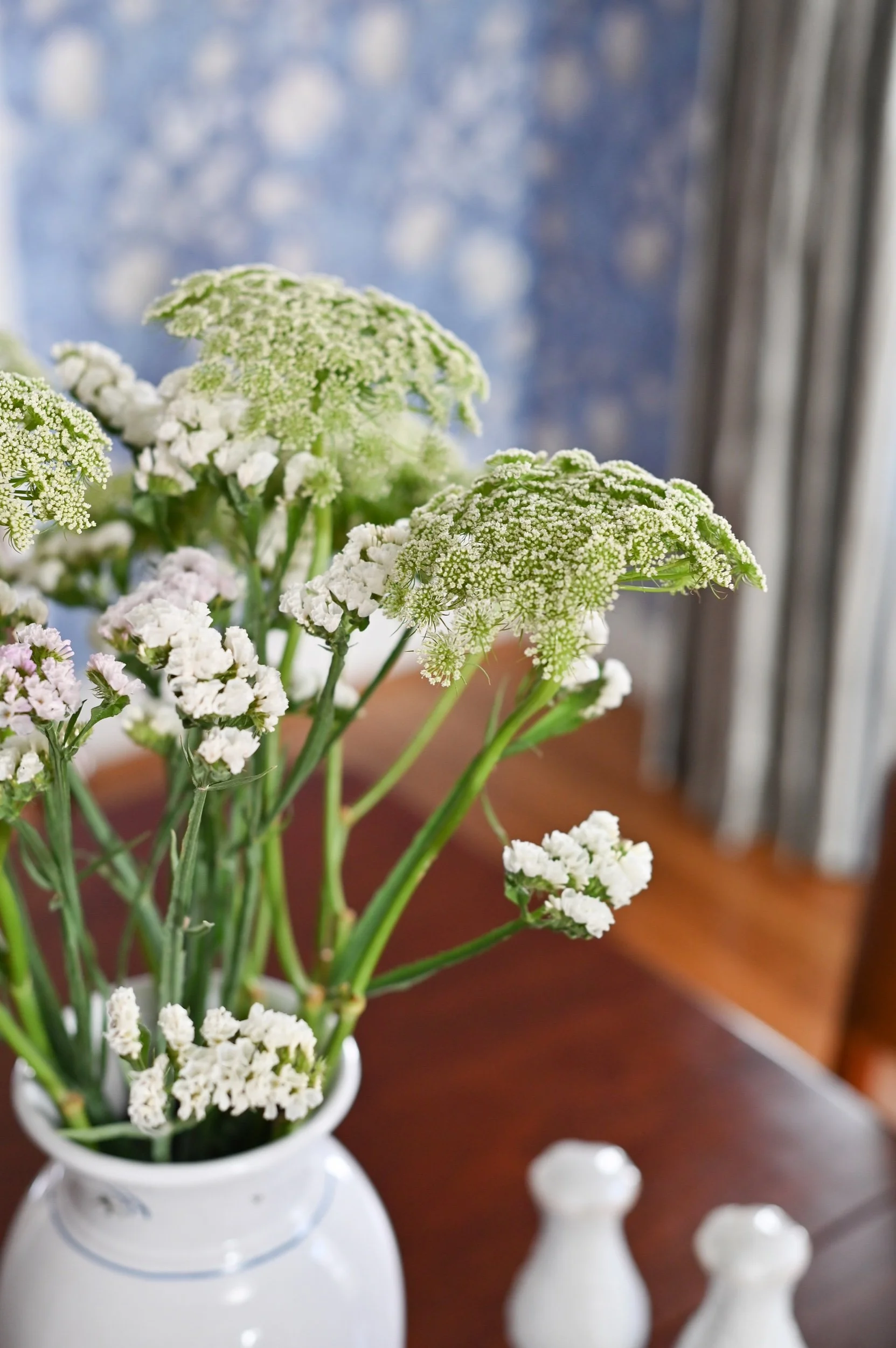 Ten most frequently asked questioNs about working with an interior designer