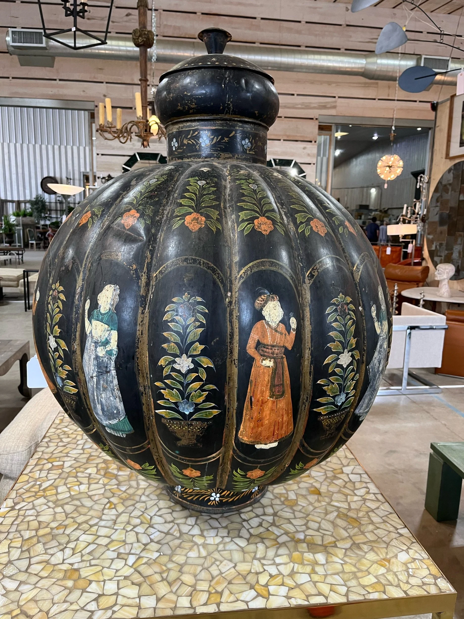 Round Top Antique Market