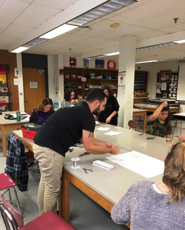 Sculptor-Ryan-Kelley-visits-Amesbury-Middle-School-int2.png
